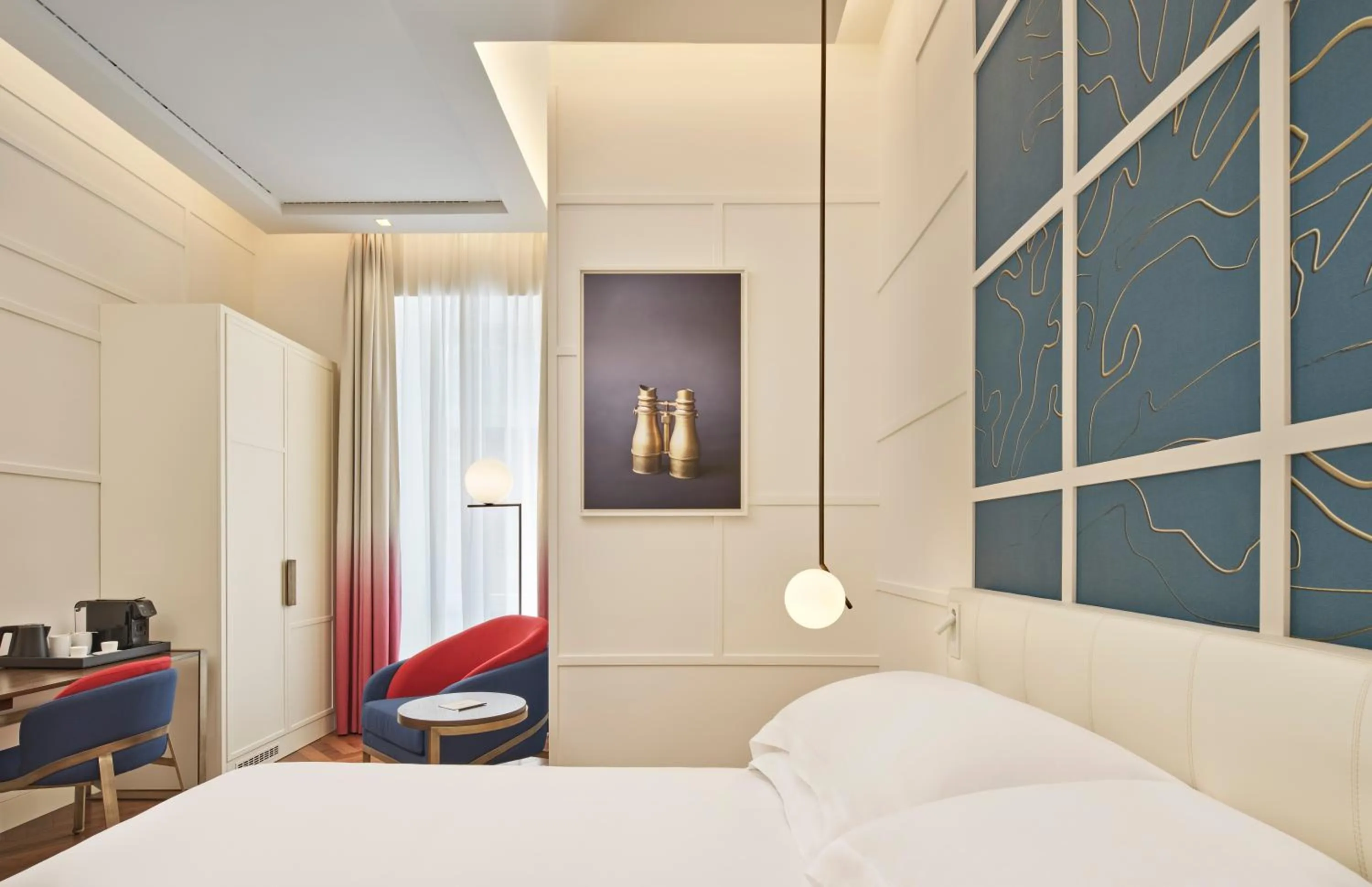 Bedroom, Bed in De Bonart Naples, Curio Collection By Hilton