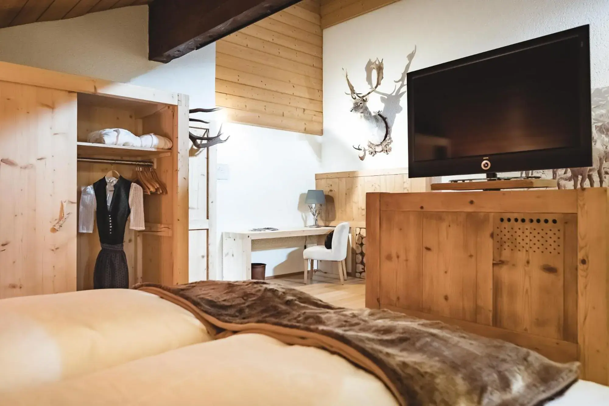 Two-Bedroom Suite in Aktiv & Spa Hotel Alpenrose Two-Bedroom Suite in Aktiv & Spa Hotel Alpenrose