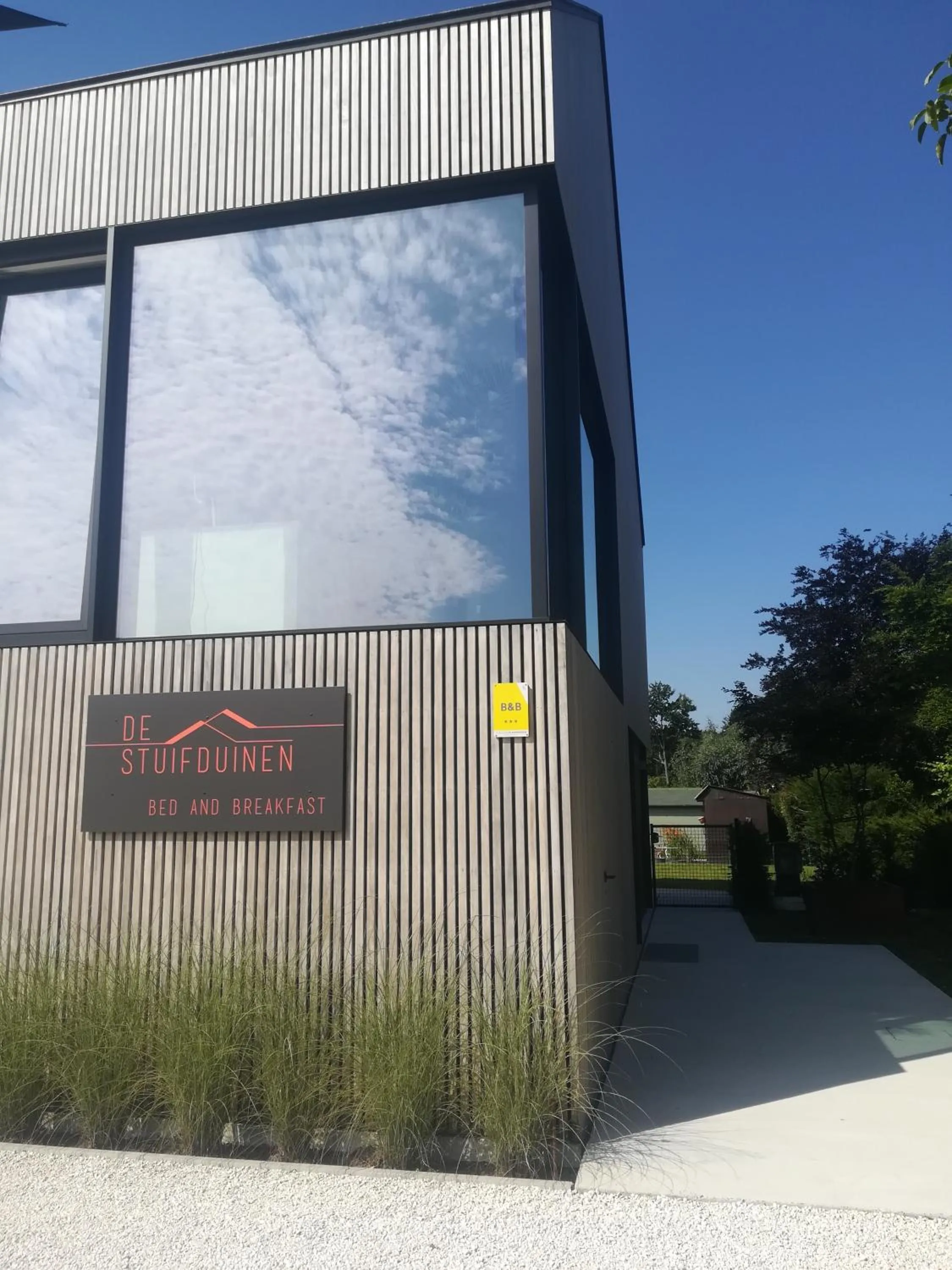 Facade/entrance in B&B De Stuifduinen