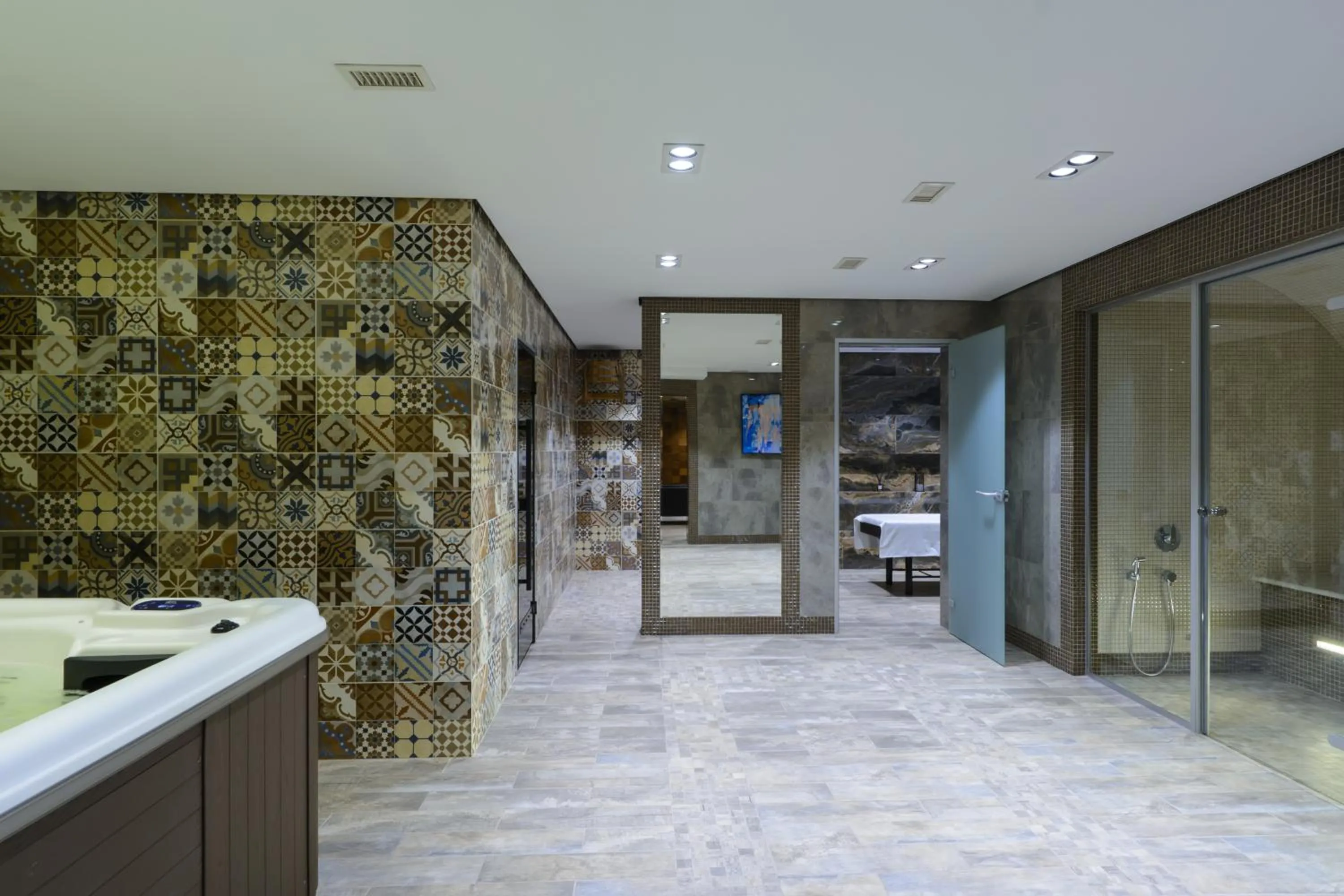 Hot Tub in Hotel Senator