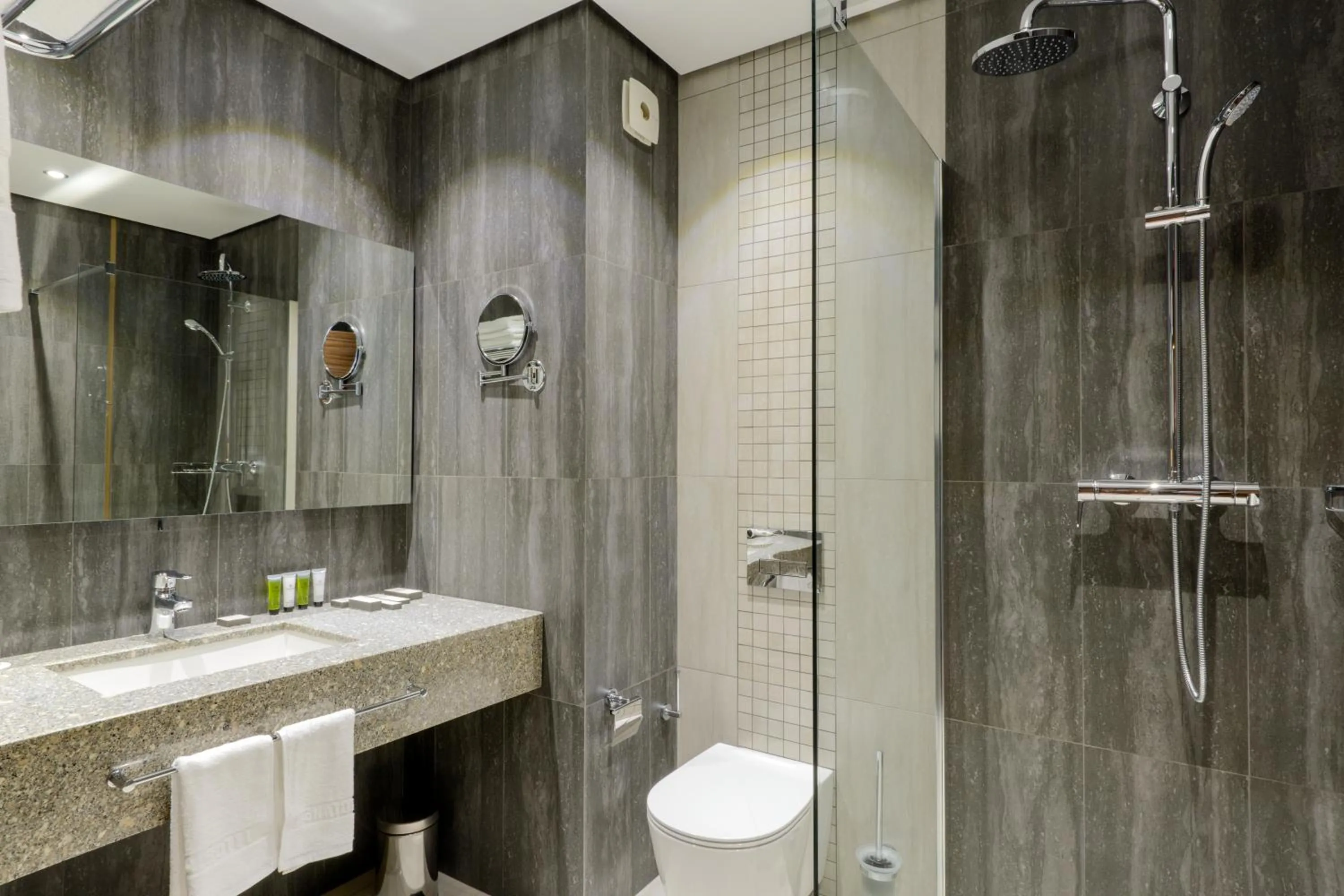 Bathroom in Hotel Senator