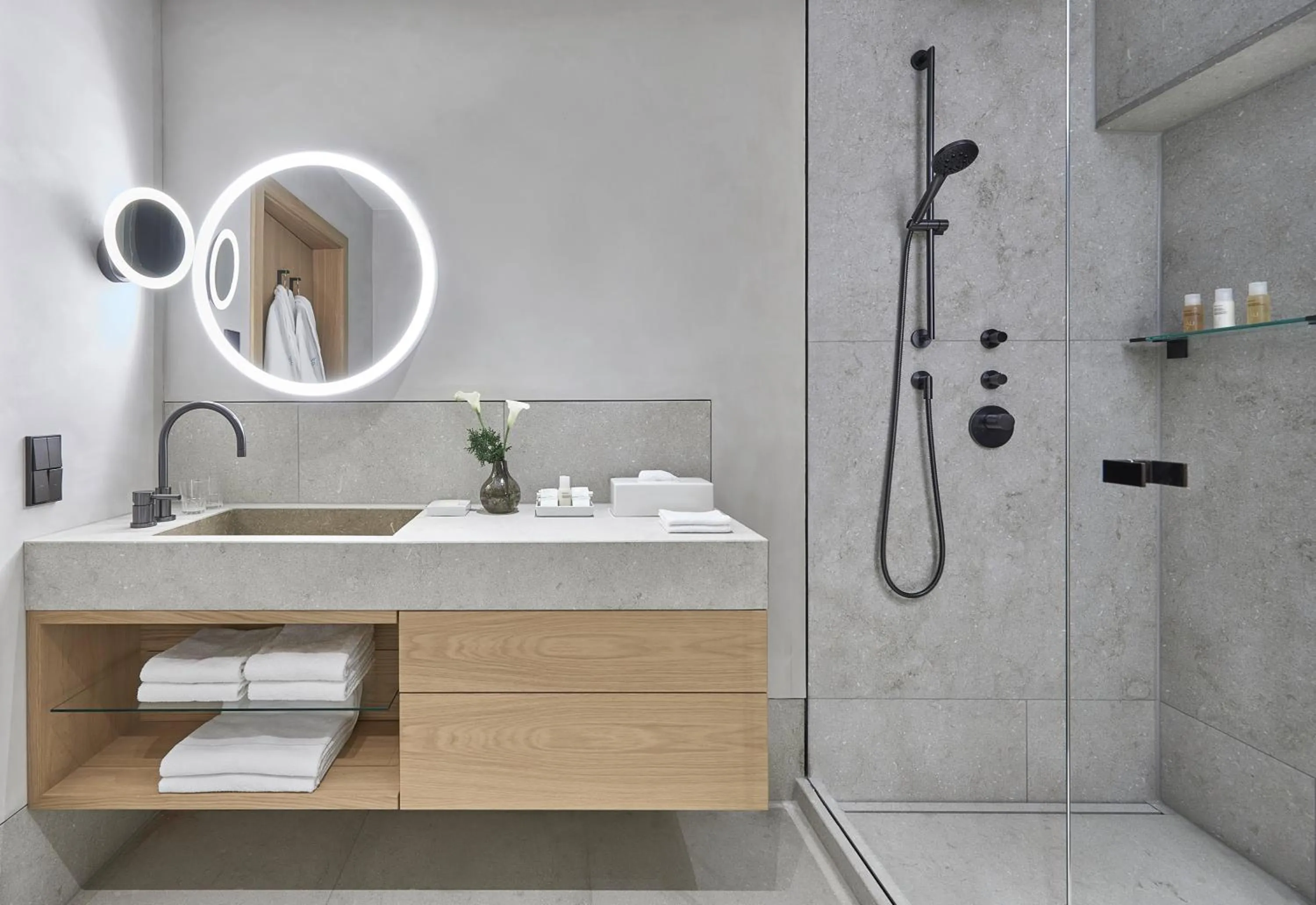 Toilet in Hotel Weisses Roessl