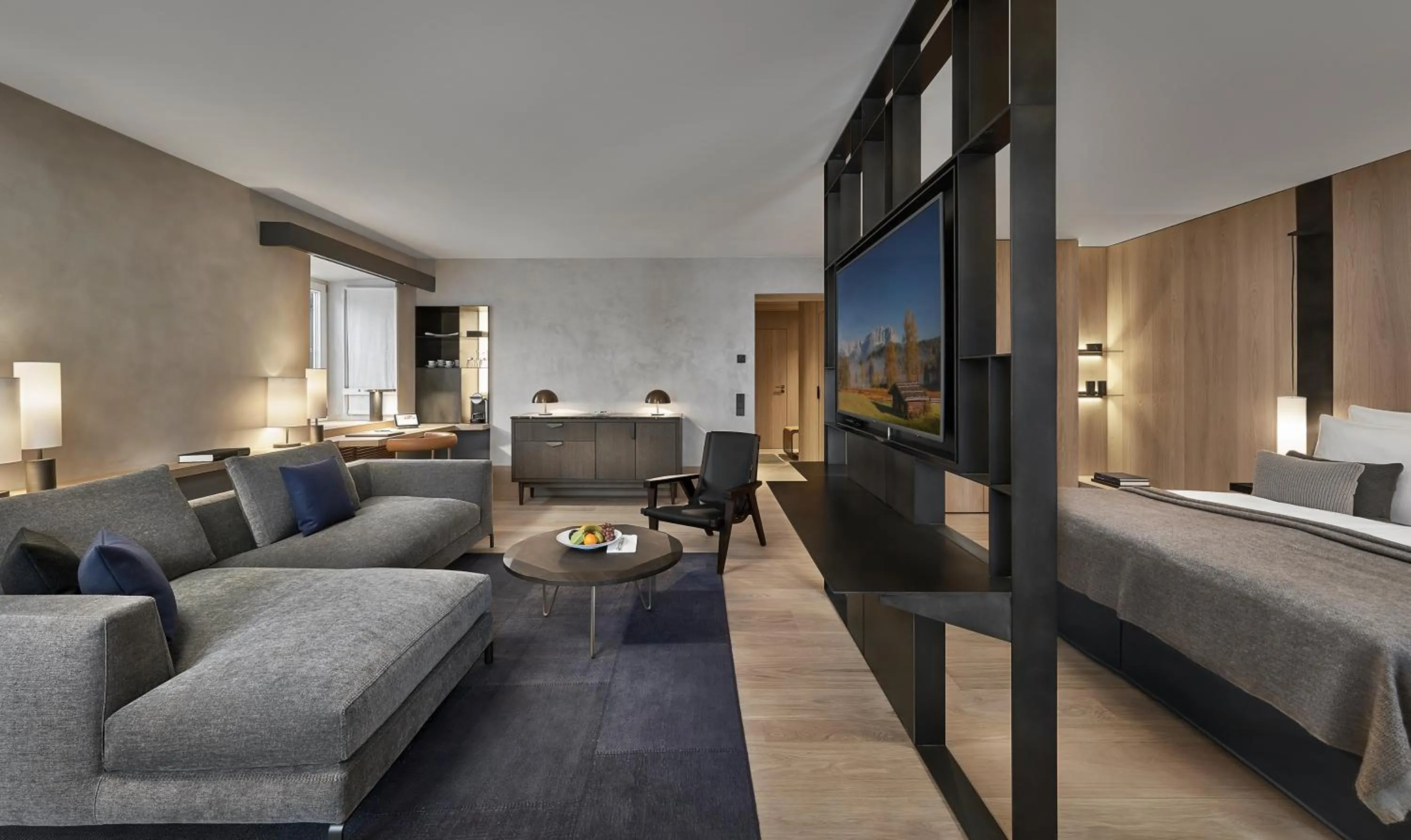 TV and multimedia, Bed in Hotel Weisses Roessl