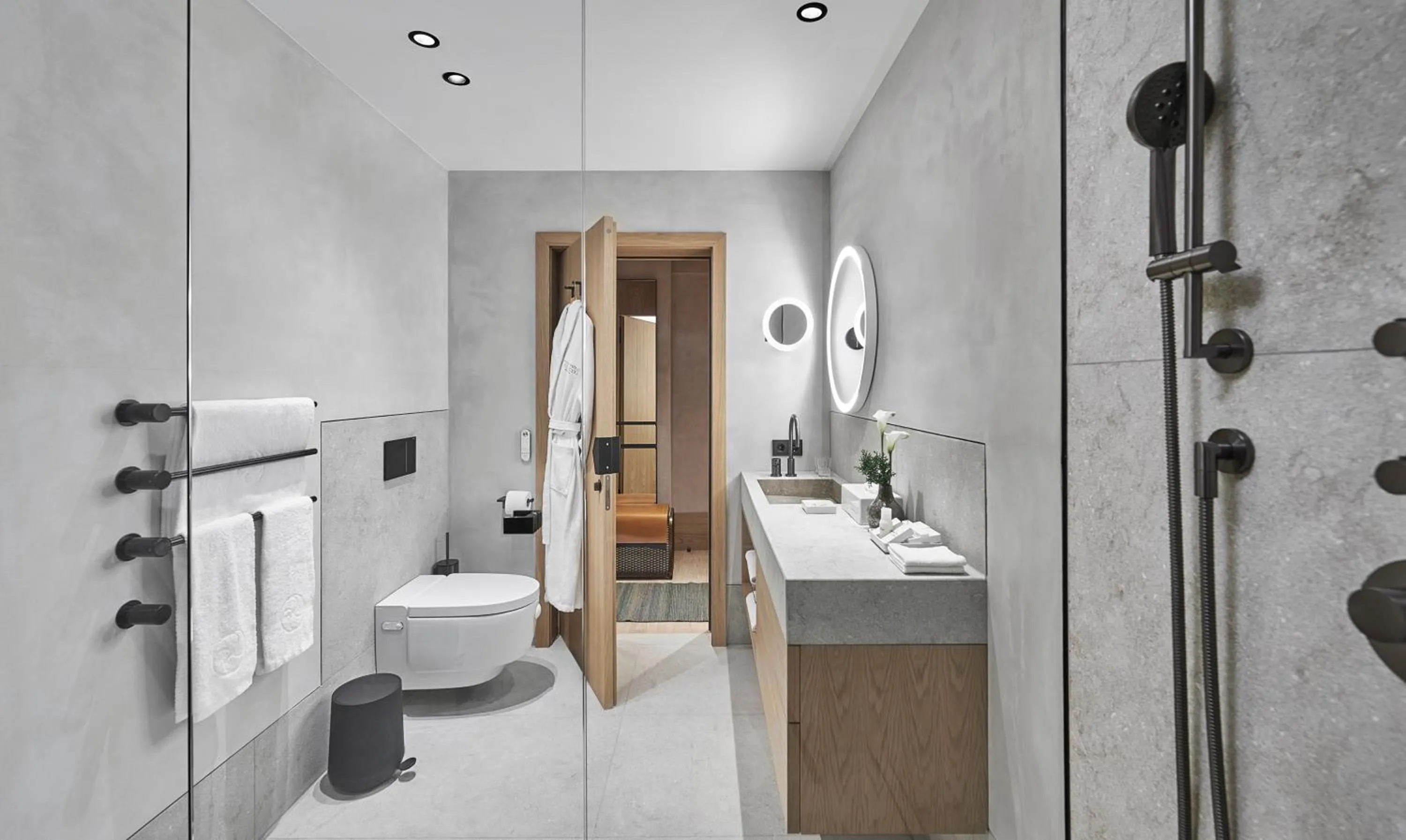 Toilet in Hotel Weisses Roessl