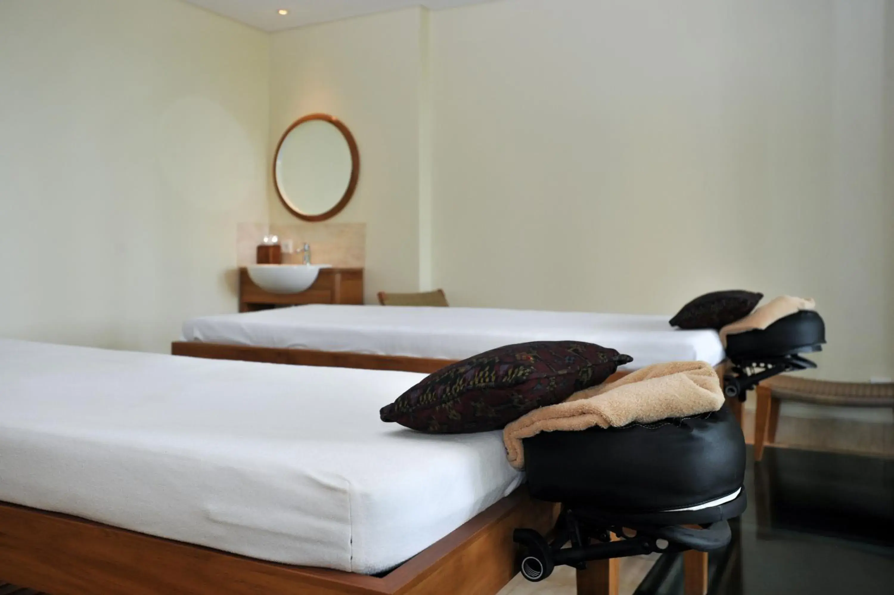 Massage, Bed in Komaneka at Keramas Beach Massage, Bed in Komaneka at Keramas Beach