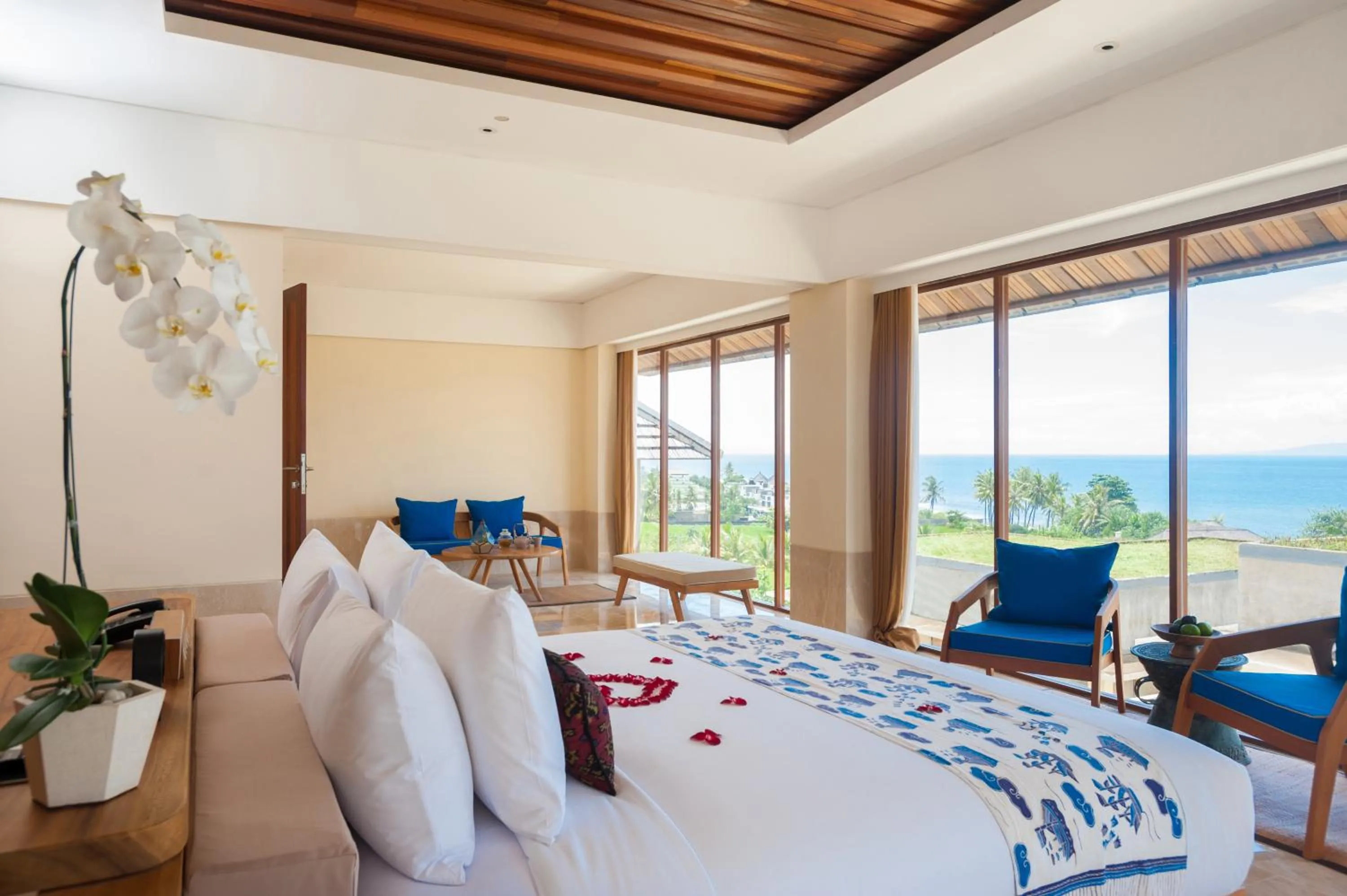 View (from property/room), Bed in Komaneka at Keramas Beach