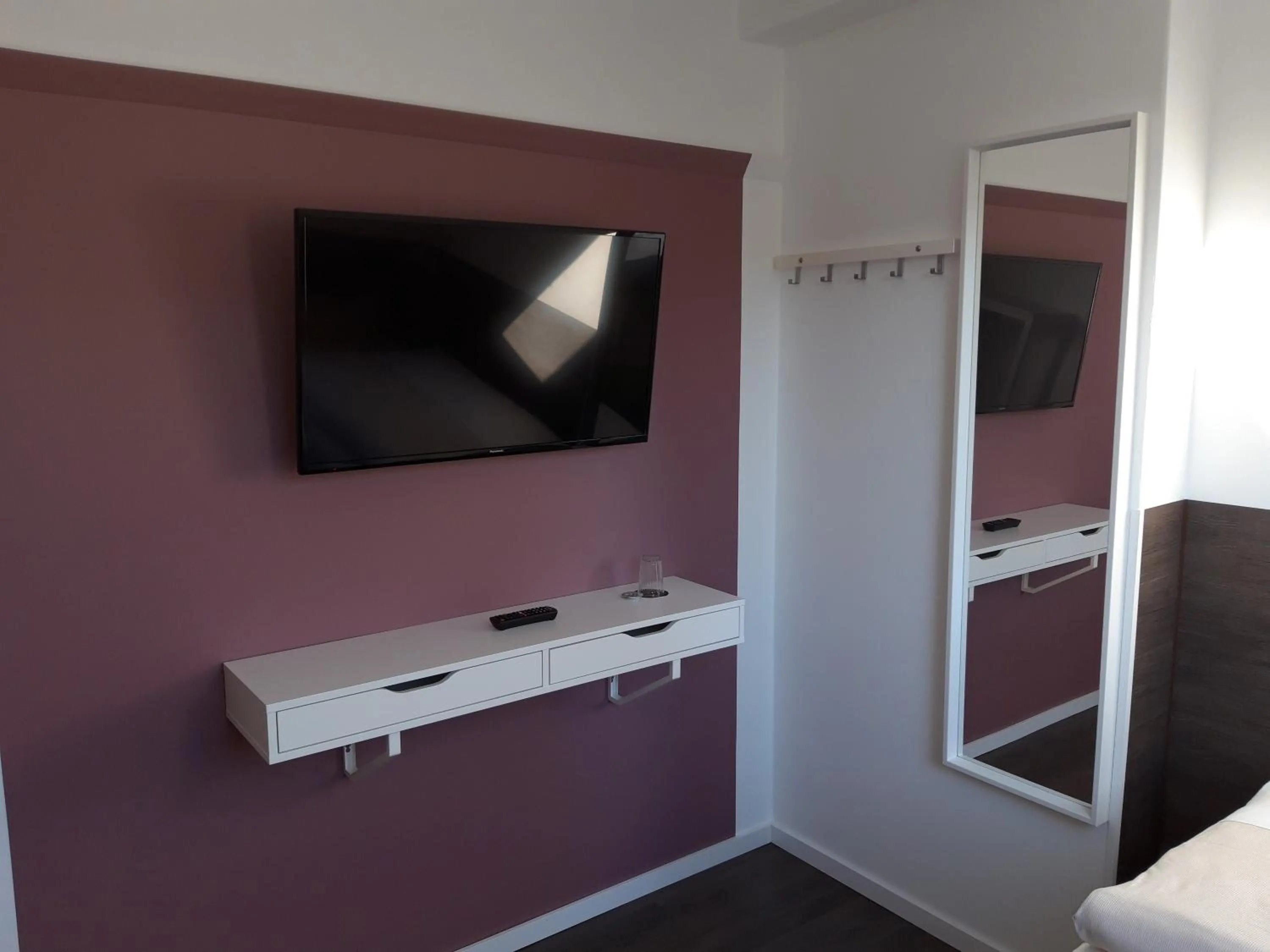 TV and multimedia, Bed in Hotel Weinert