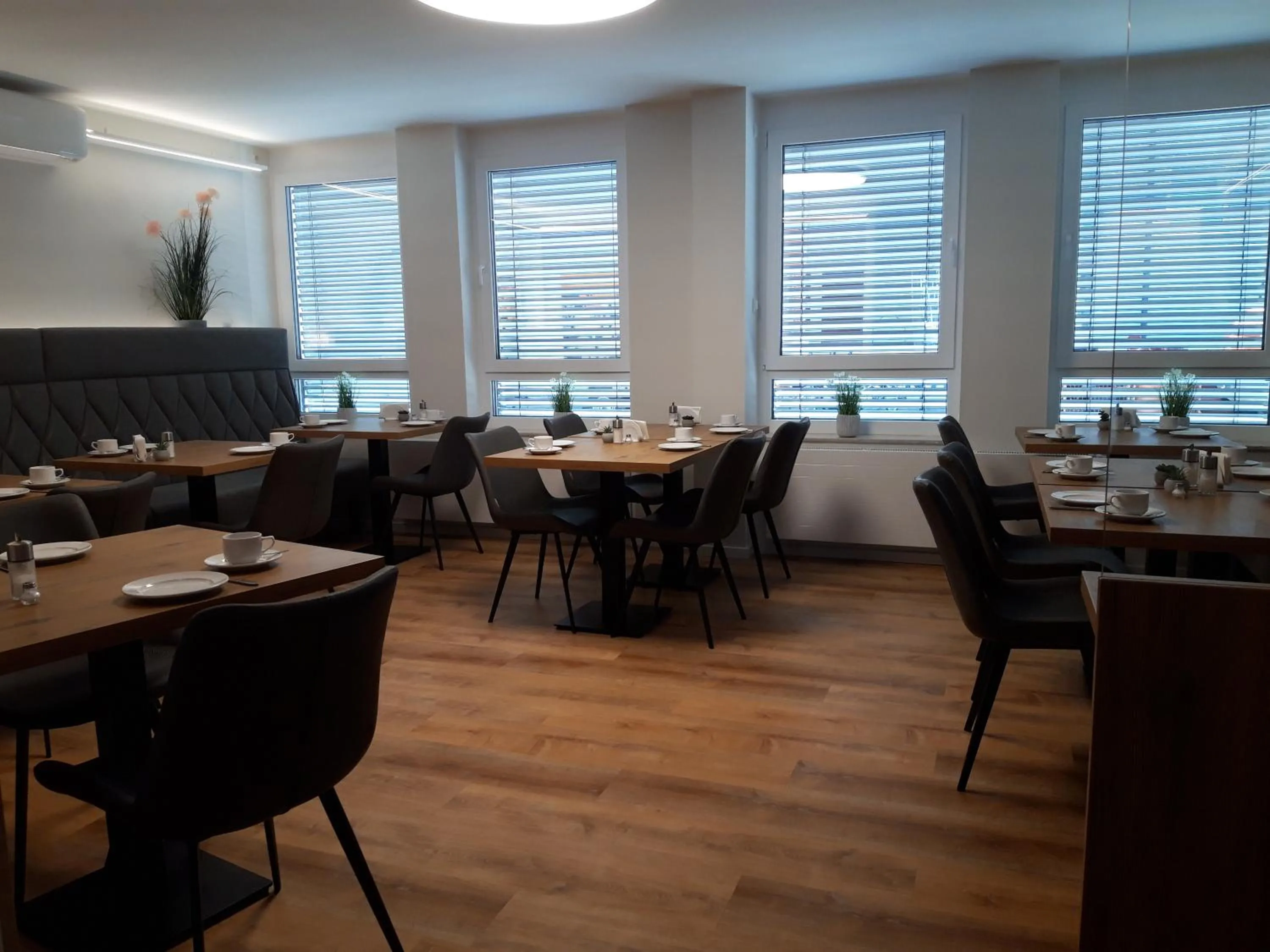 Restaurant/places to eat in Hotel Weinert