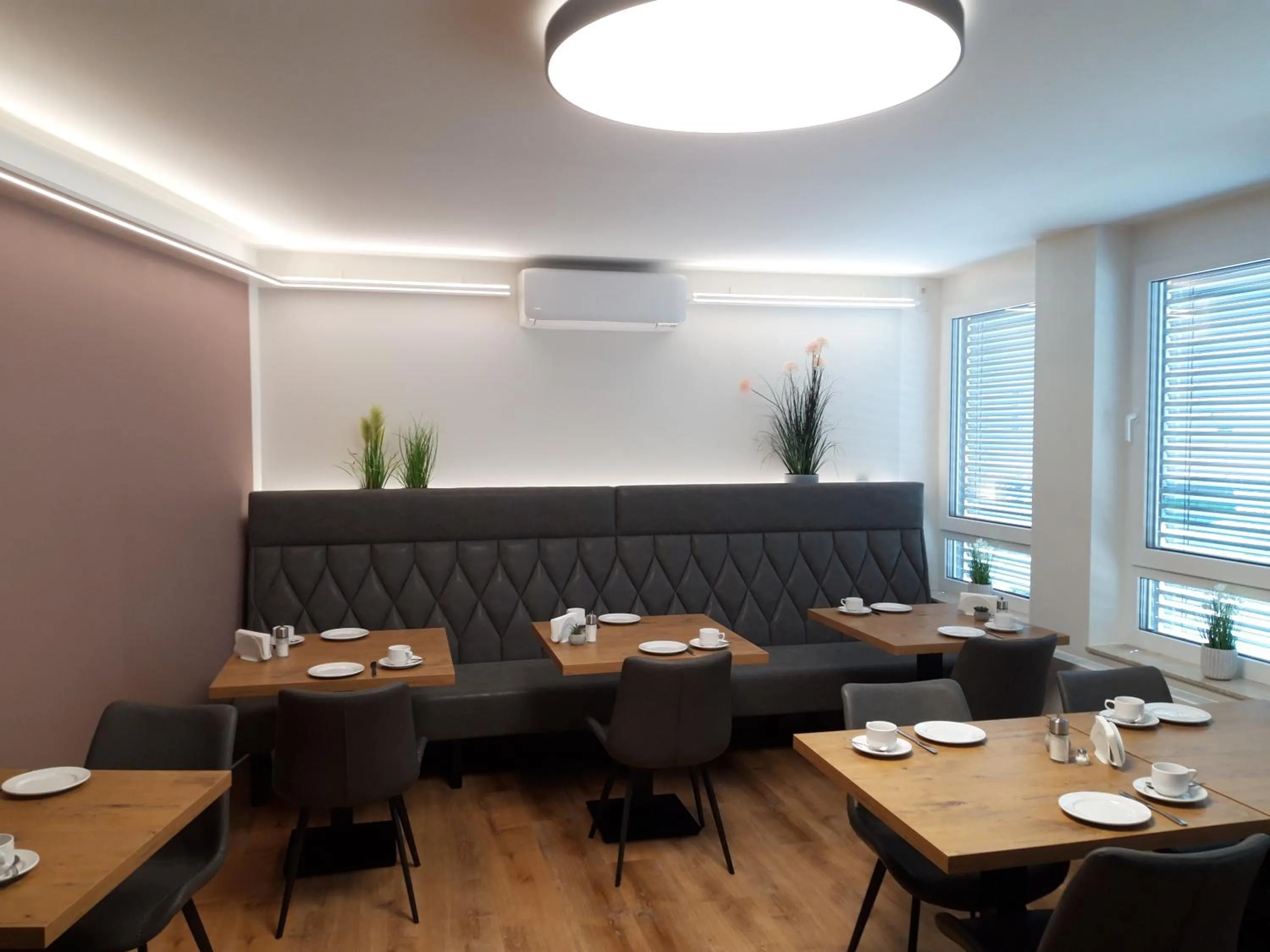 Restaurant/places to eat in Hotel Weinert