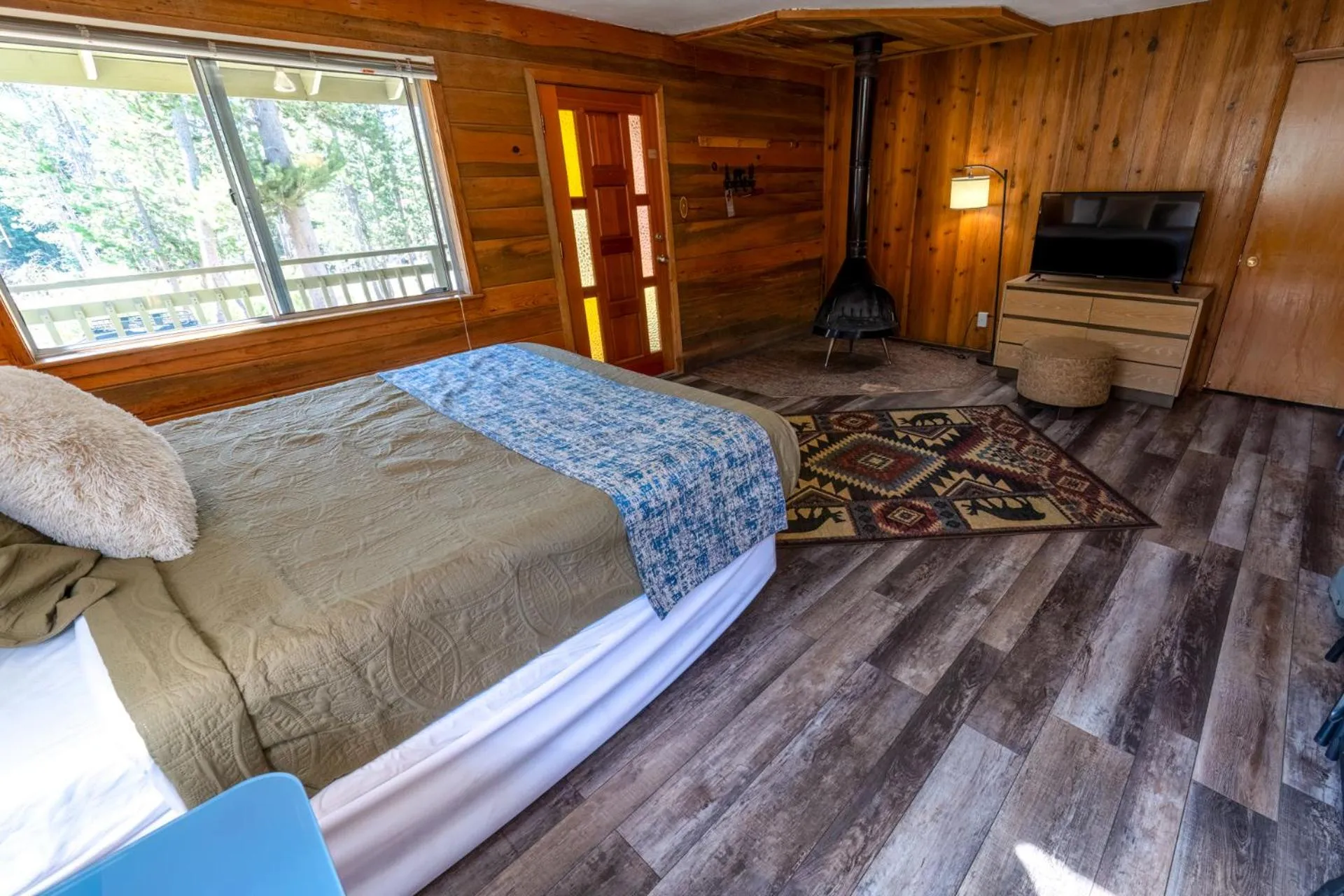 Bed in The Tamarack Lodge