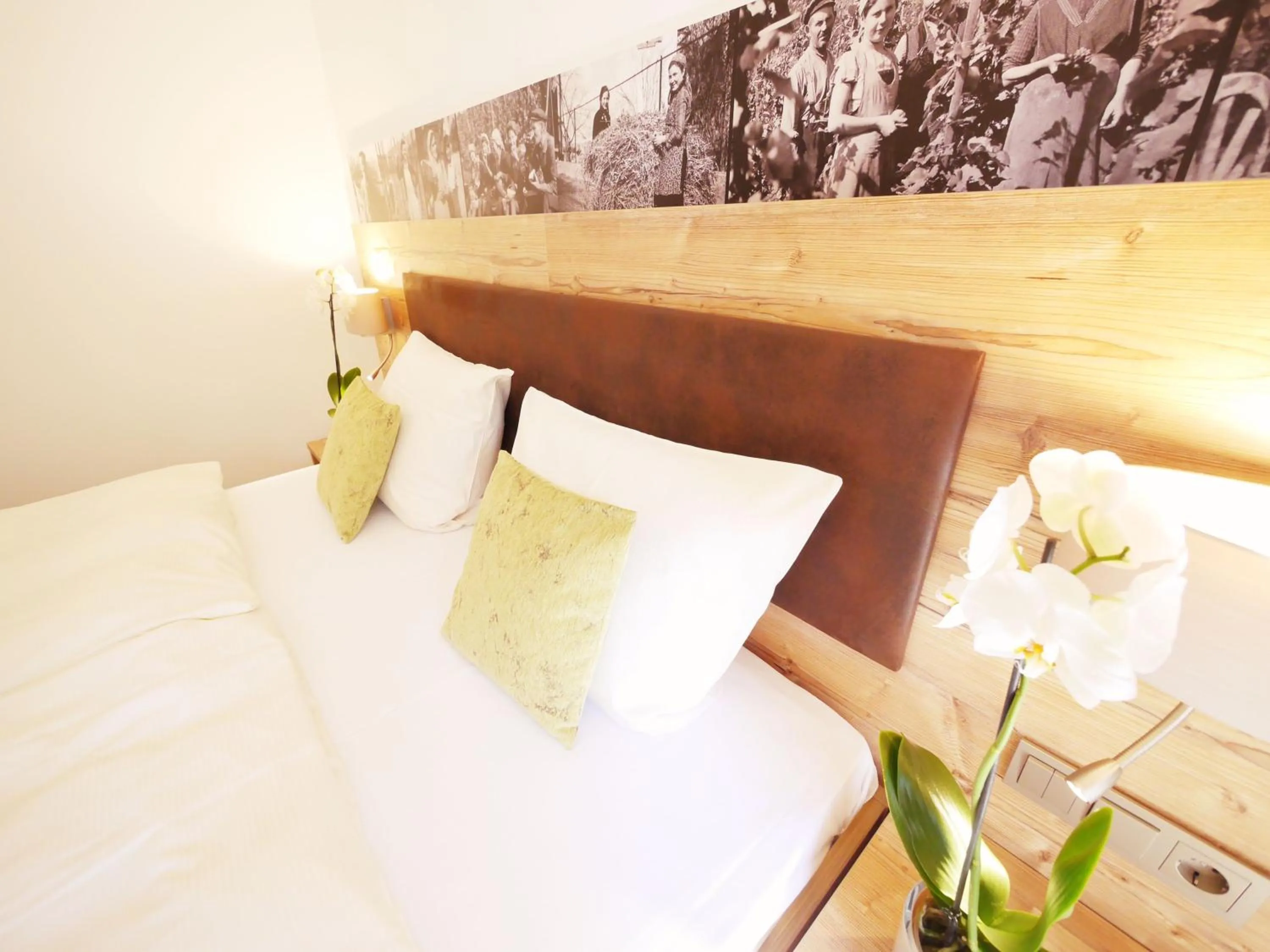 Photo of the whole room, Bed in Kreuz-Post Hotel-Restaurant-SPA