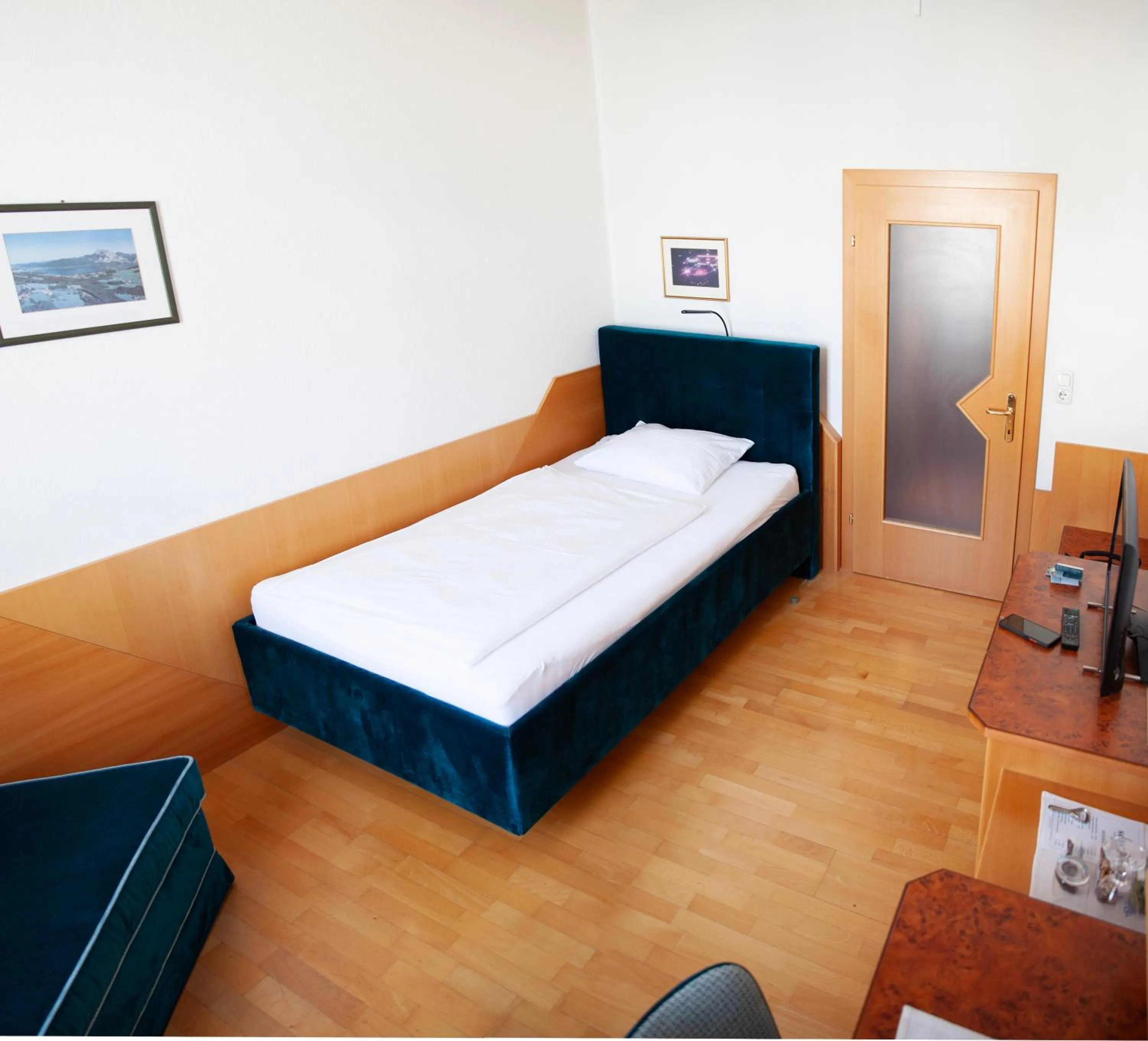 Bed in Seehotel Schwan