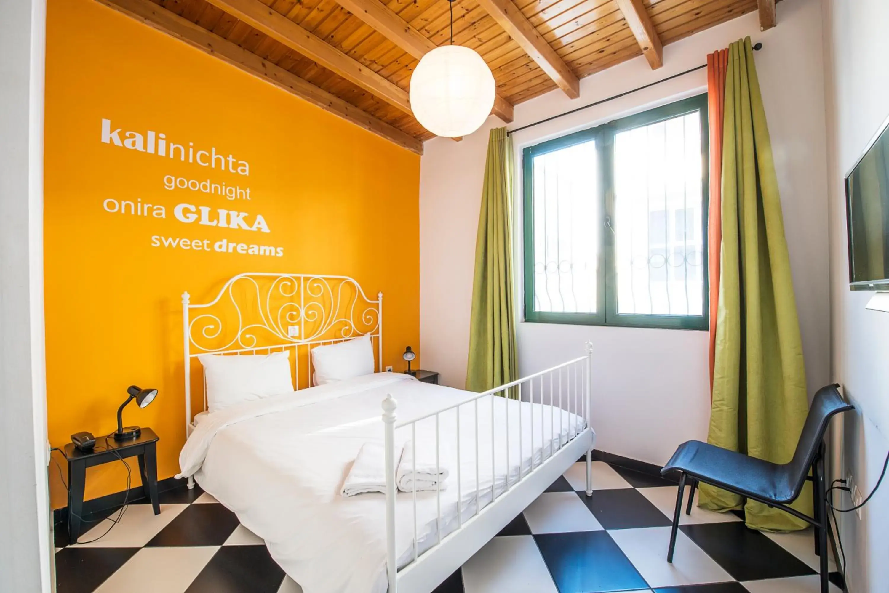 Double Room Ensuite in Safestay Athens Monastiraki Double Room Ensuite in Safestay Athens Monastiraki