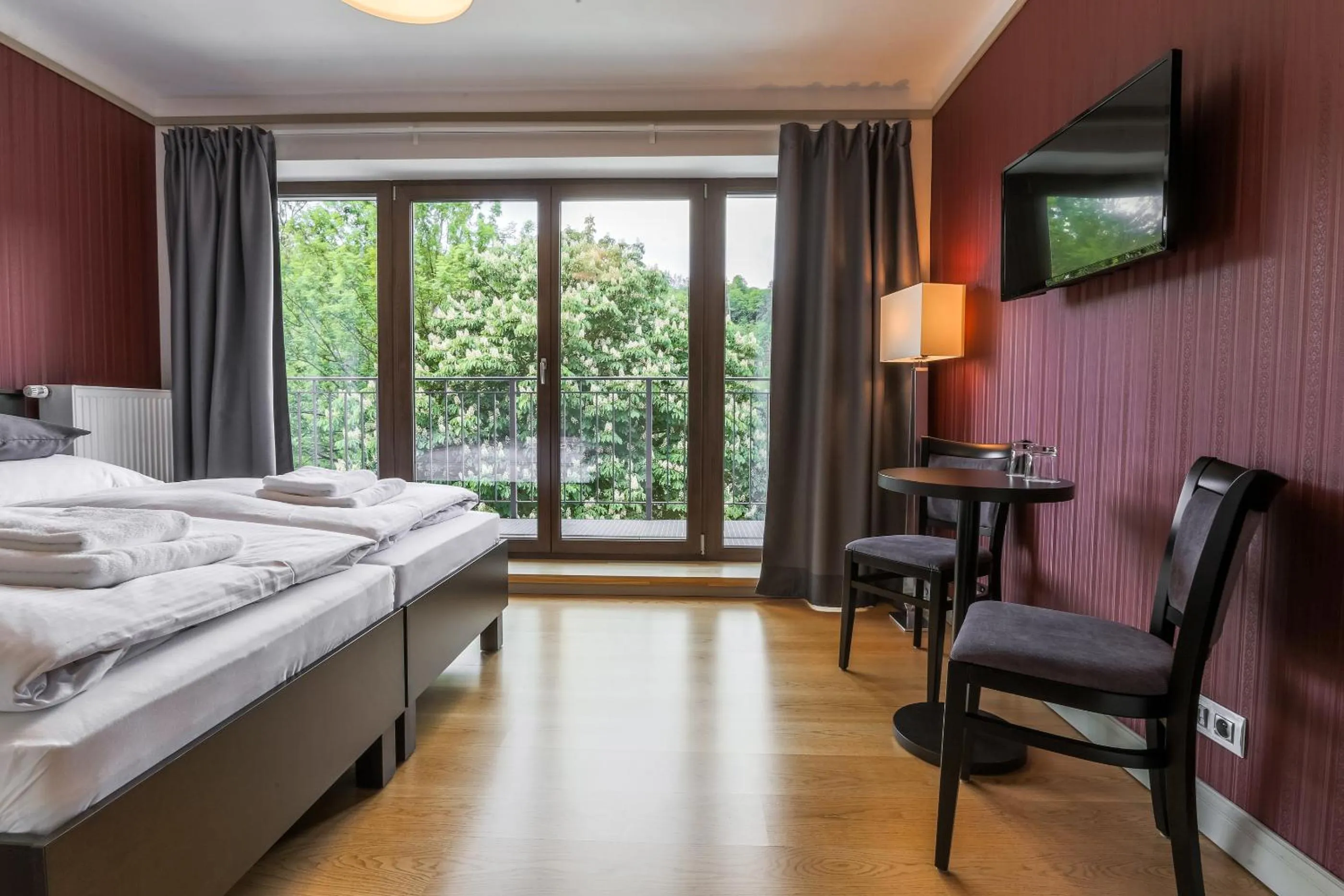 TV and multimedia, Bed in Hotel Mandát