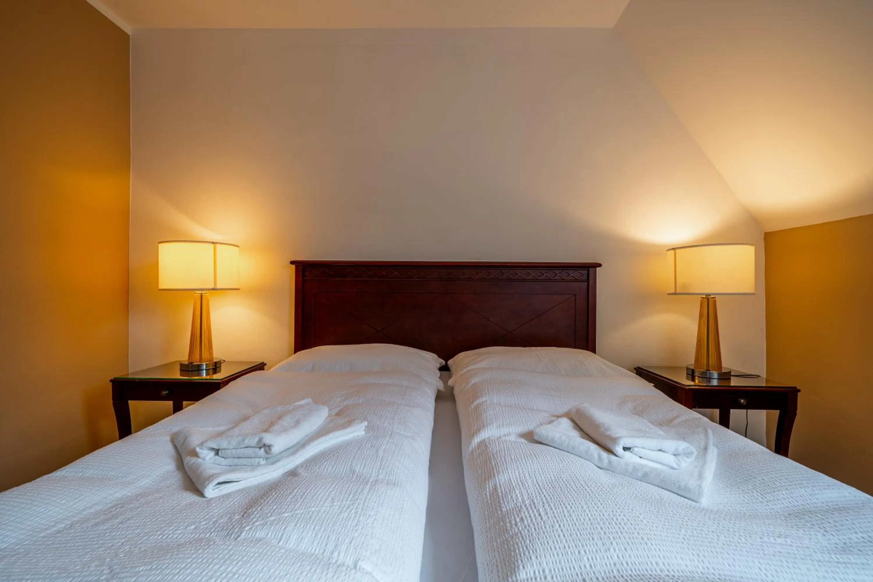 Property building, Bed in Hotel Mandát