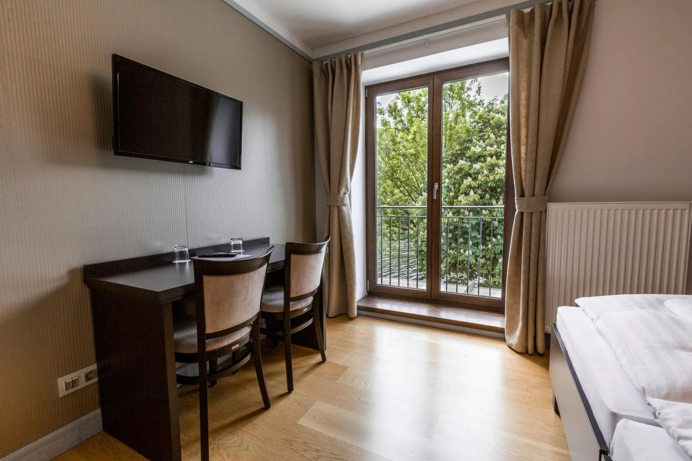 TV and multimedia, Bed in Hotel Mandát