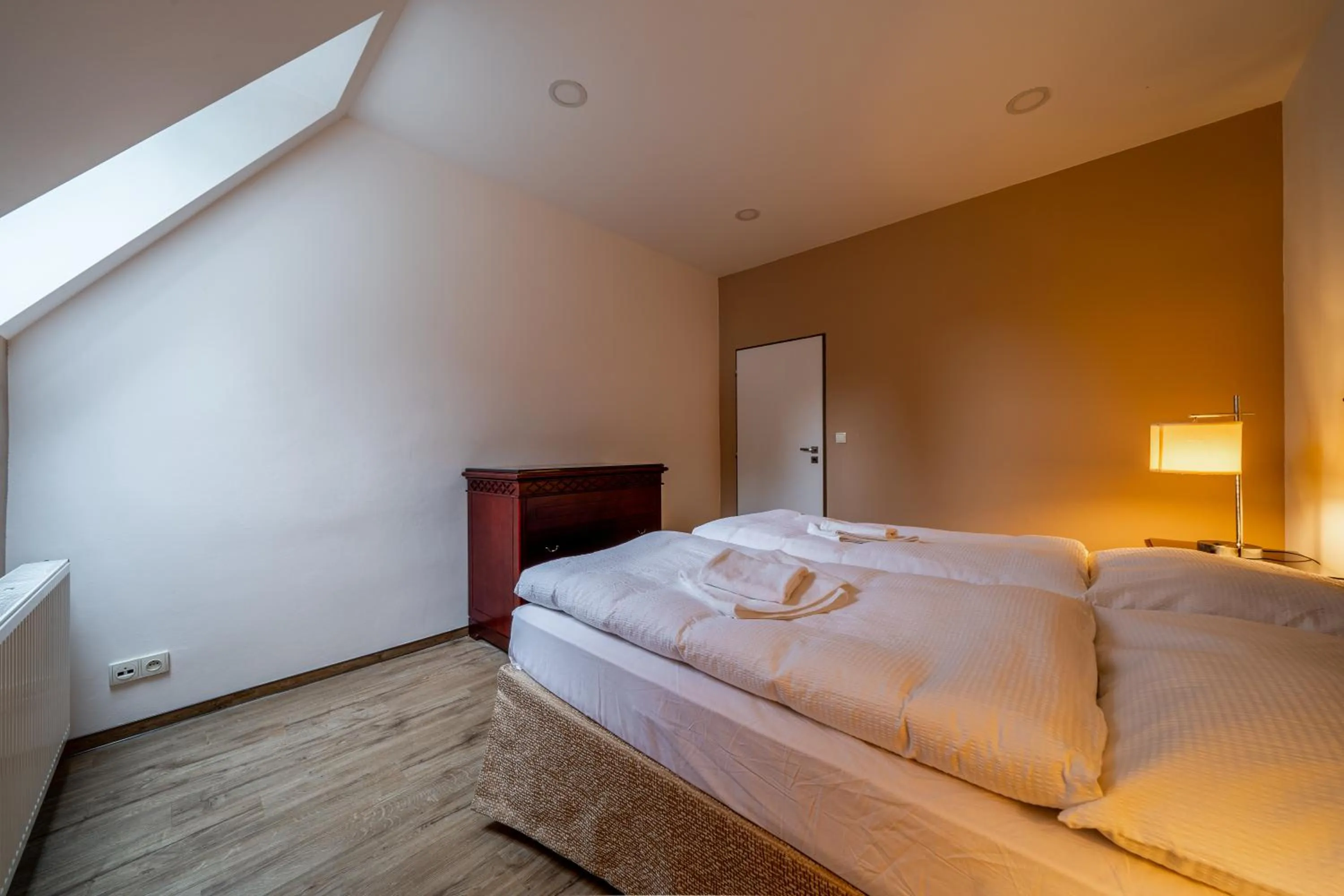 Property building, Bed in Hotel Mandát