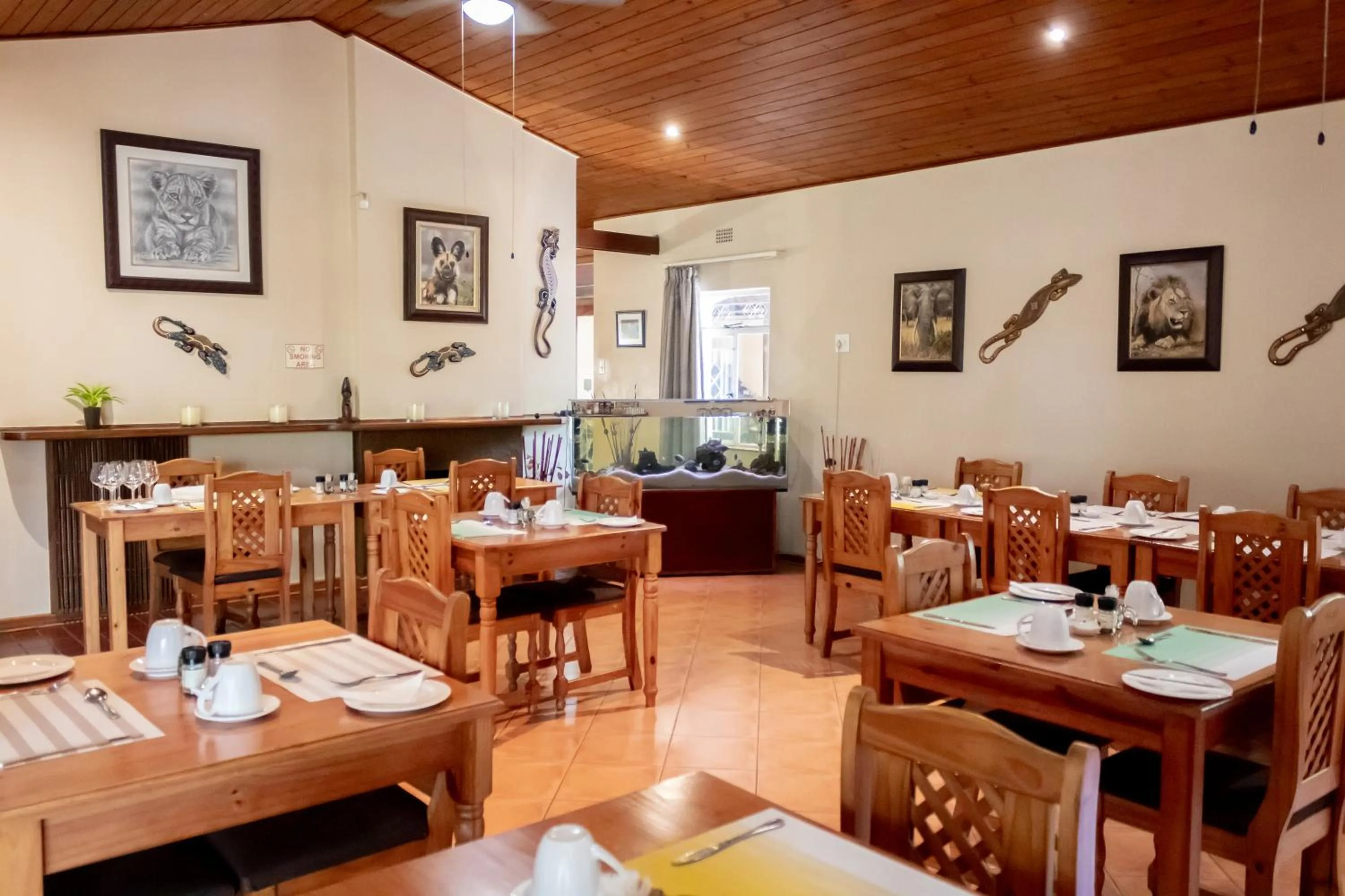 Breakfast in Sunbird Lodge