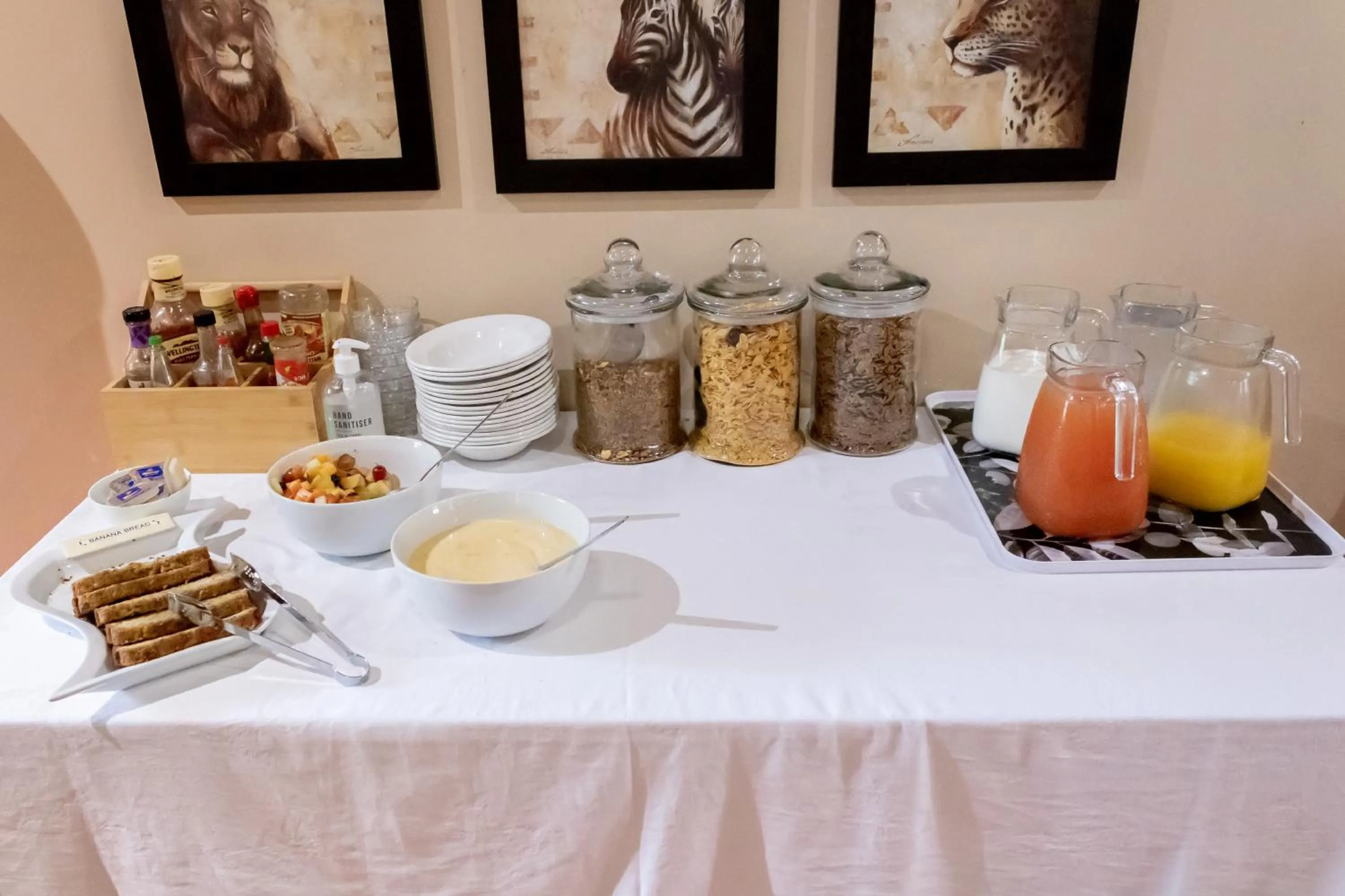 Breakfast in Sunbird Lodge