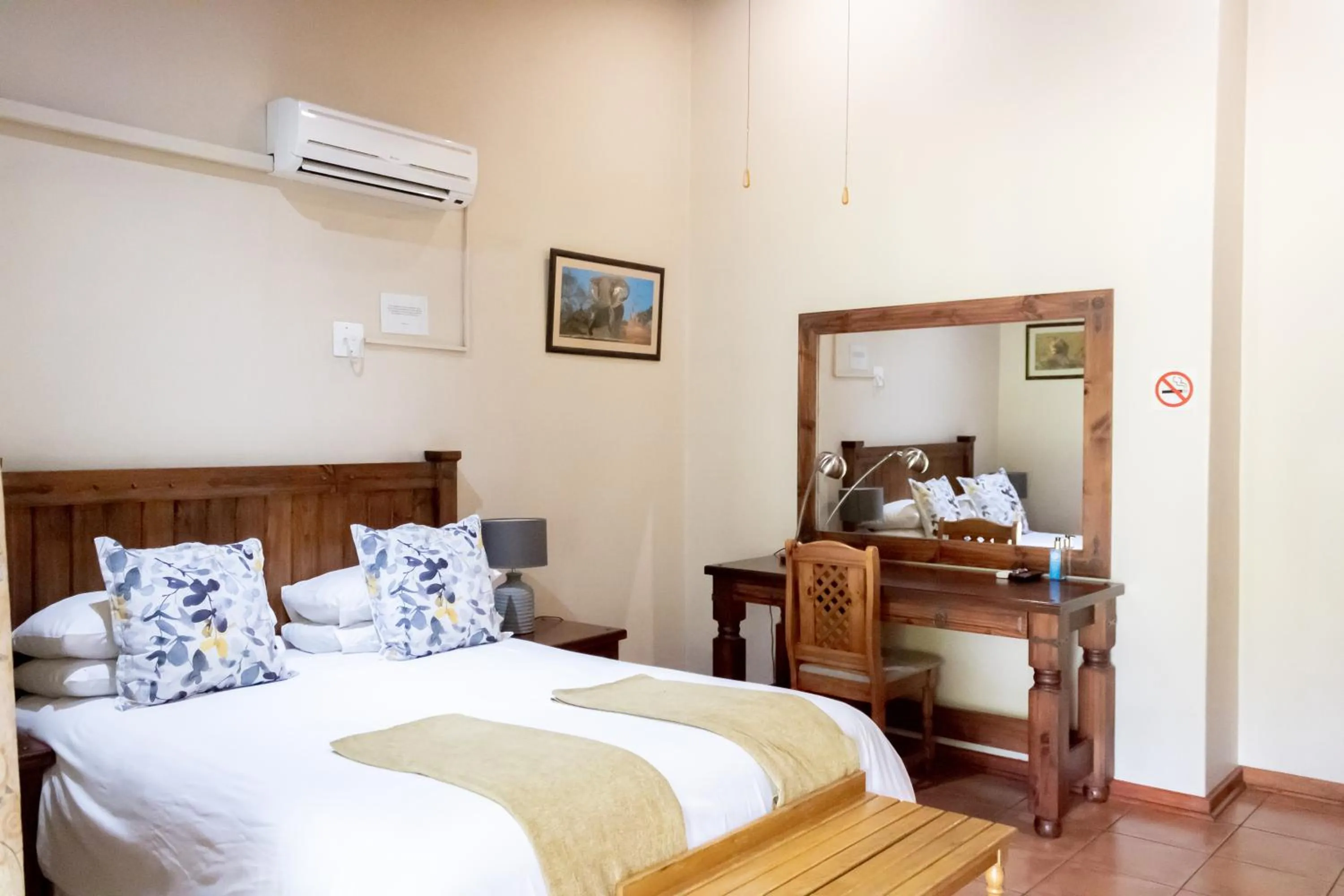 Bed in Sunbird Lodge