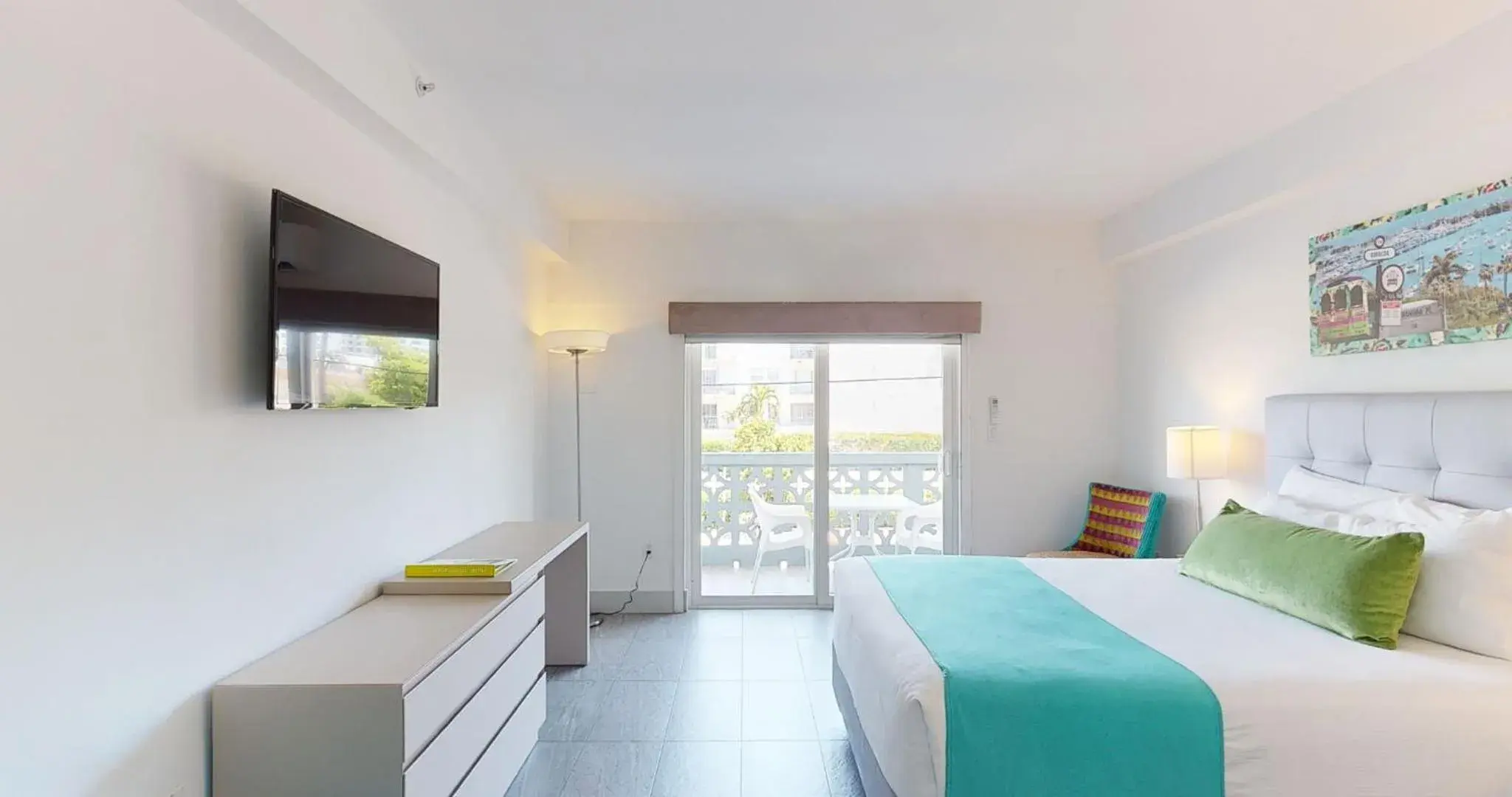 Photo of the whole room, Bed in Park Royal Miami Beach Photo of the whole room, Bed in Park Royal Miami Beach