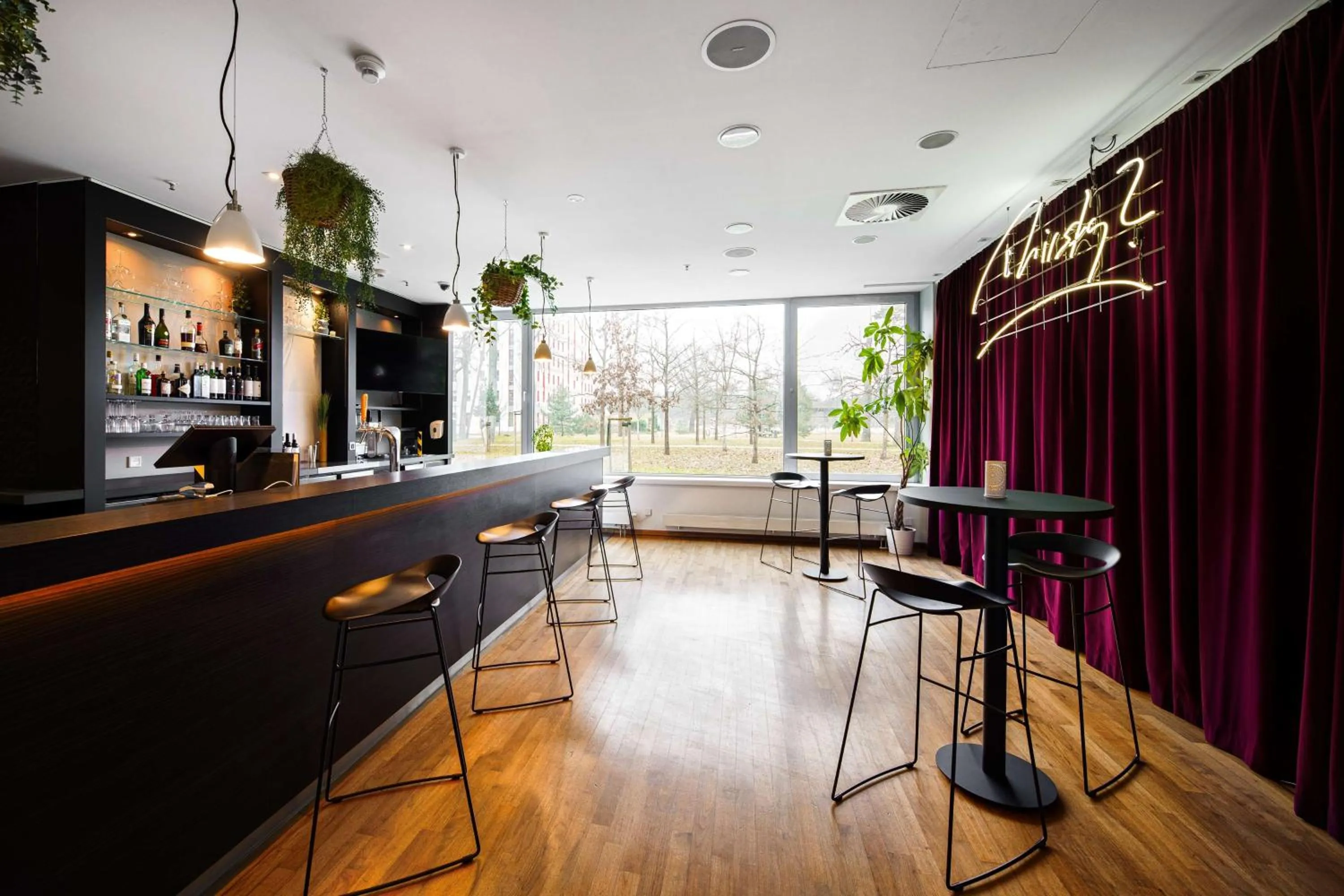 Lounge or bar in Park Inn by Radisson Frankfurt Airport