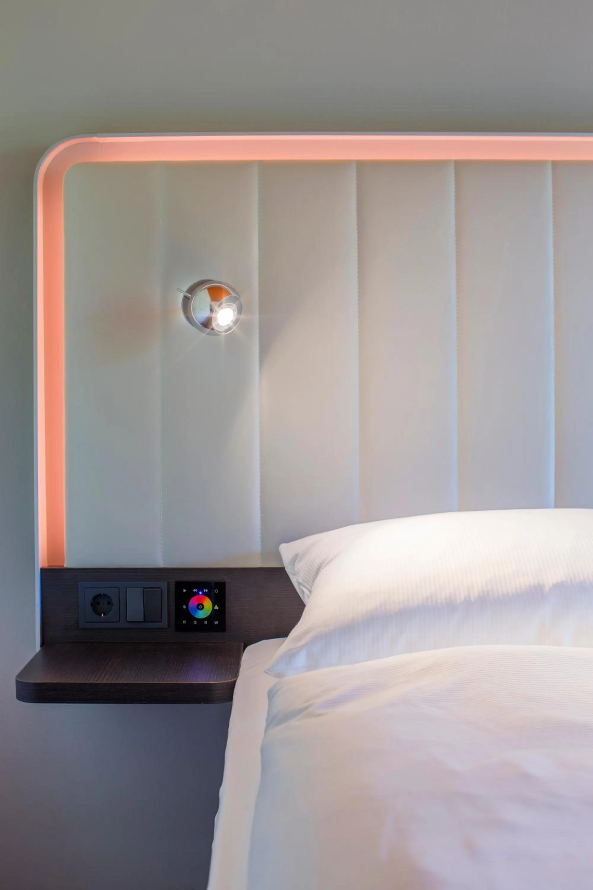 Bed in Park Inn by Radisson Frankfurt Airport