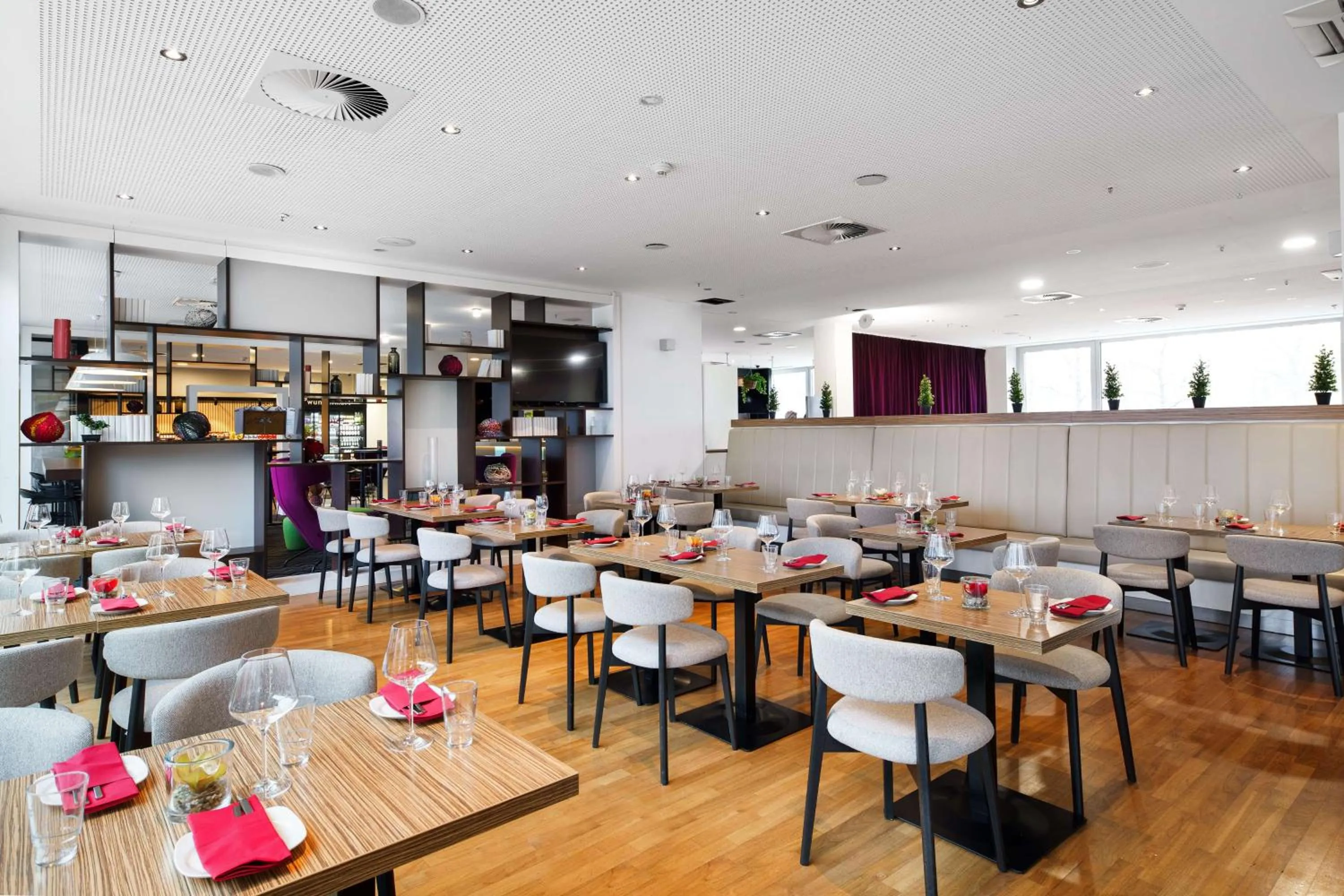 Restaurant/places to eat in Park Inn by Radisson Frankfurt Airport