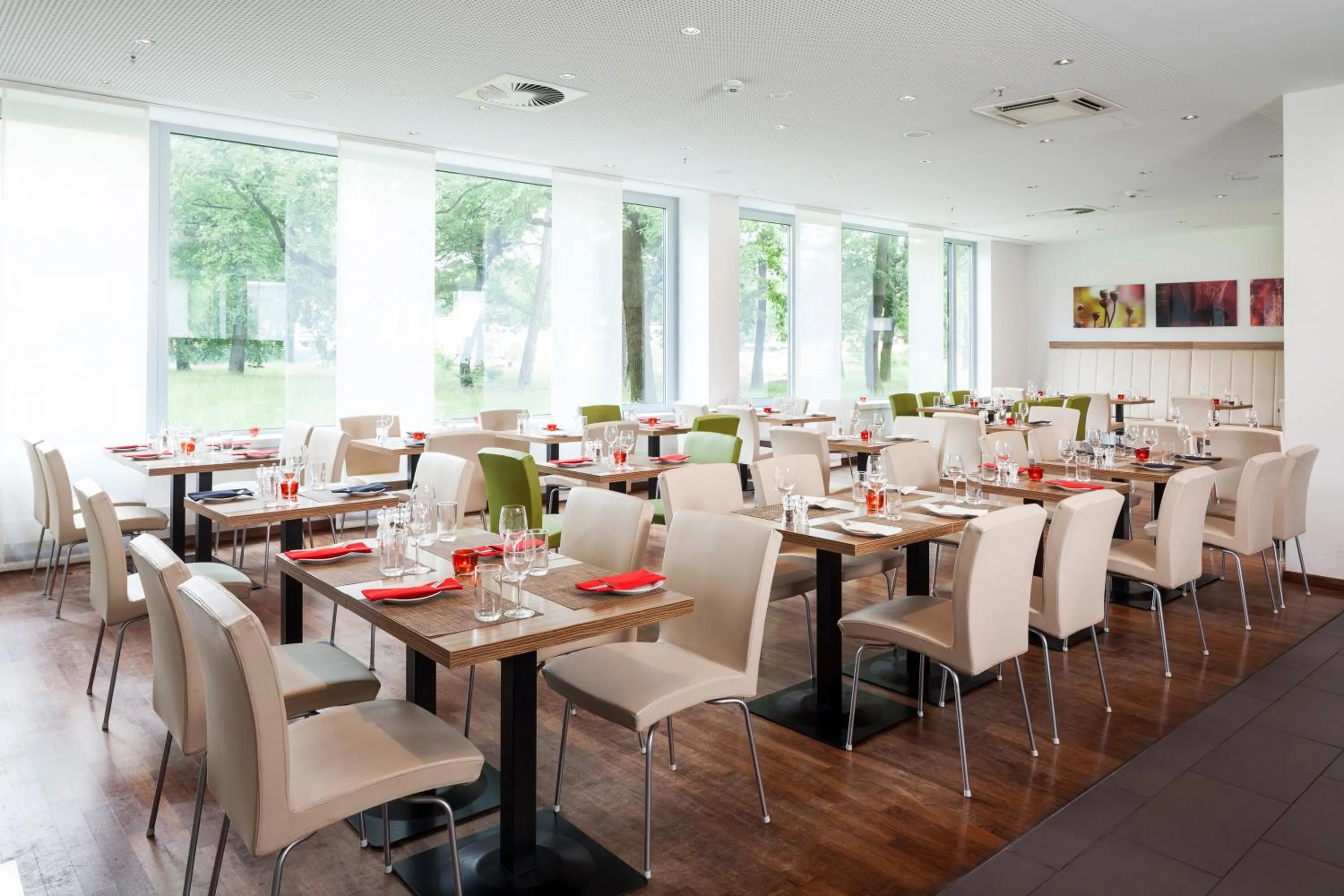 Restaurant/places to eat in Park Inn by Radisson Frankfurt Airport