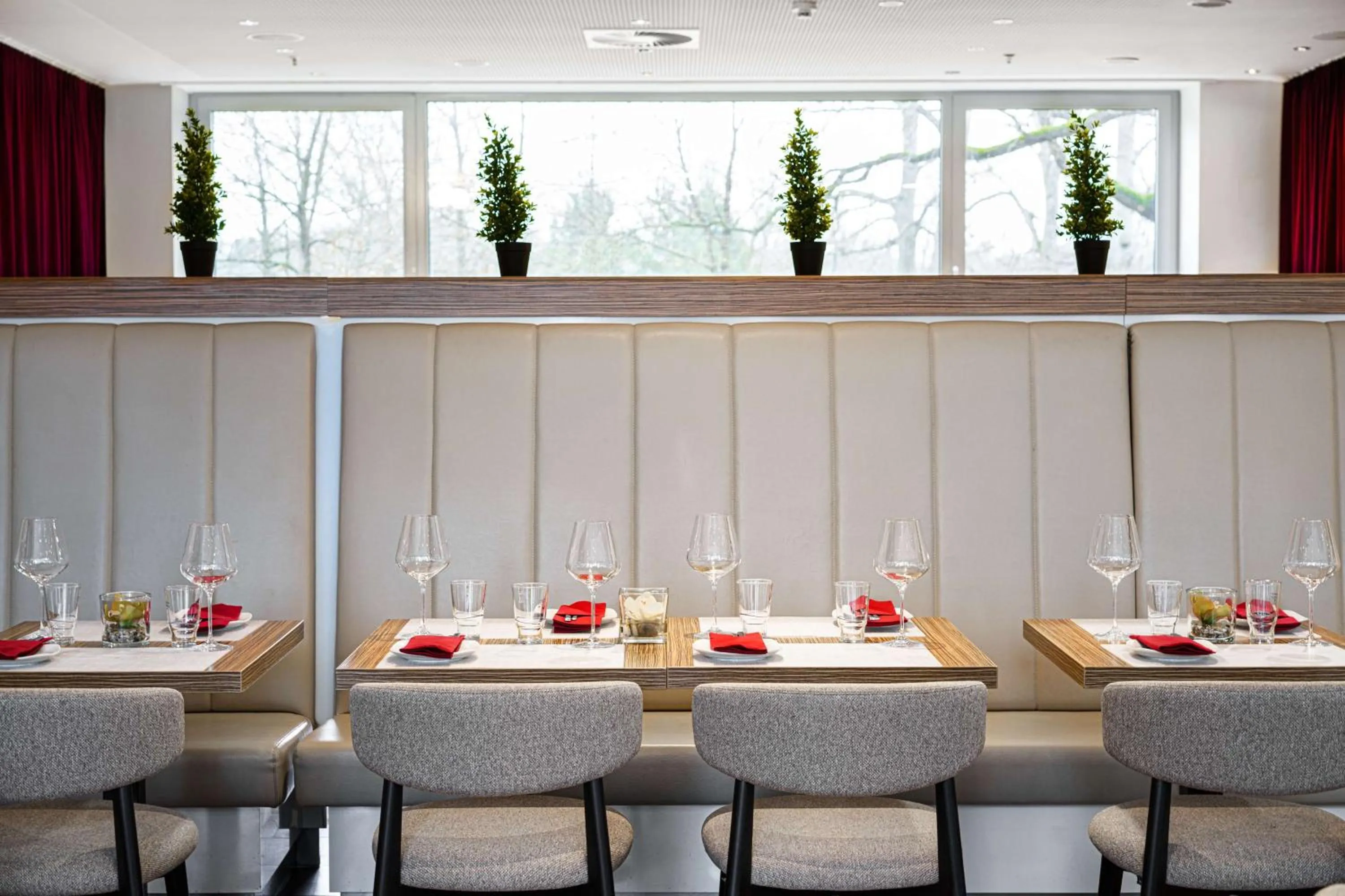 Restaurant/places to eat in Park Inn by Radisson Frankfurt Airport