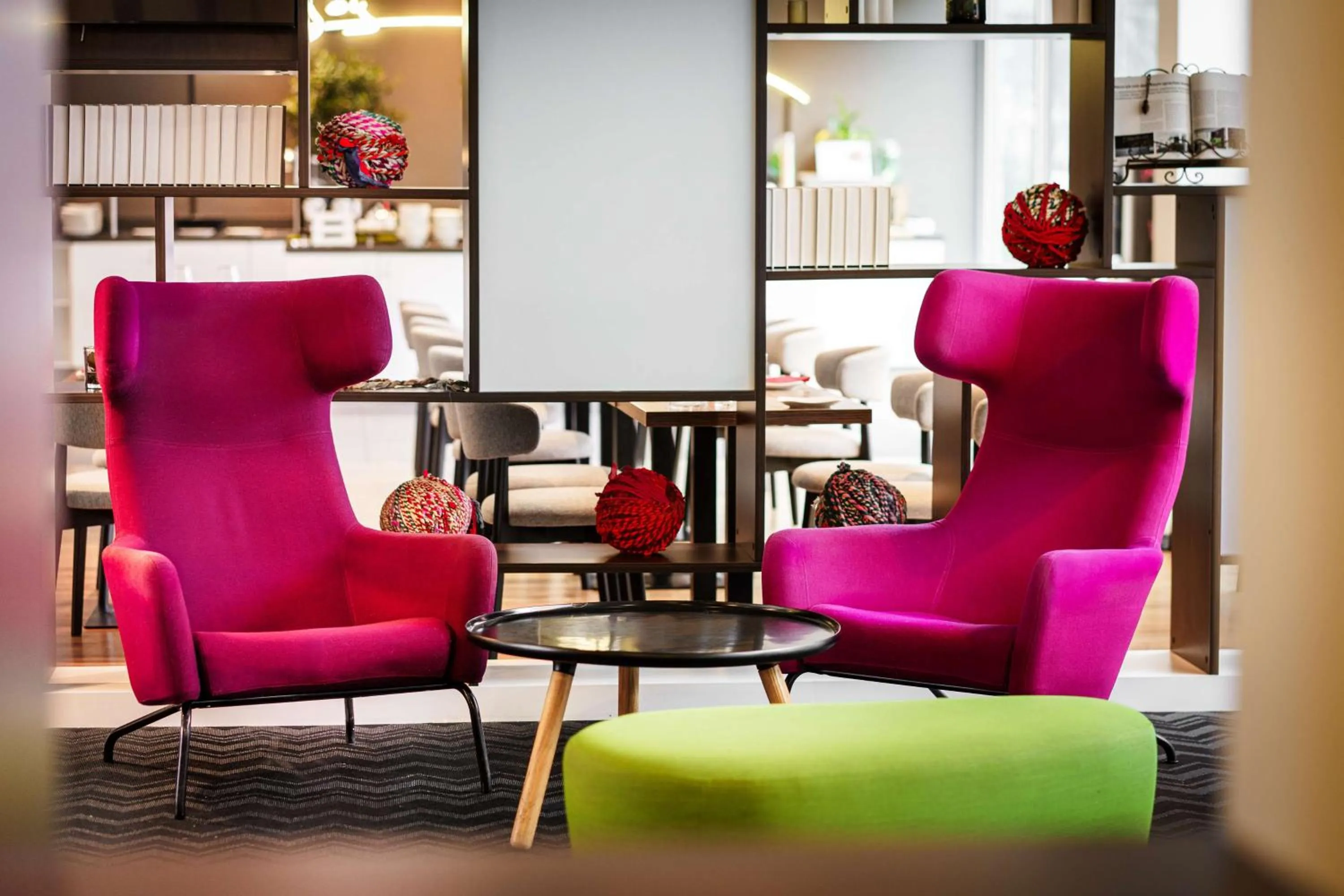 Lounge or bar in Park Inn by Radisson Frankfurt Airport