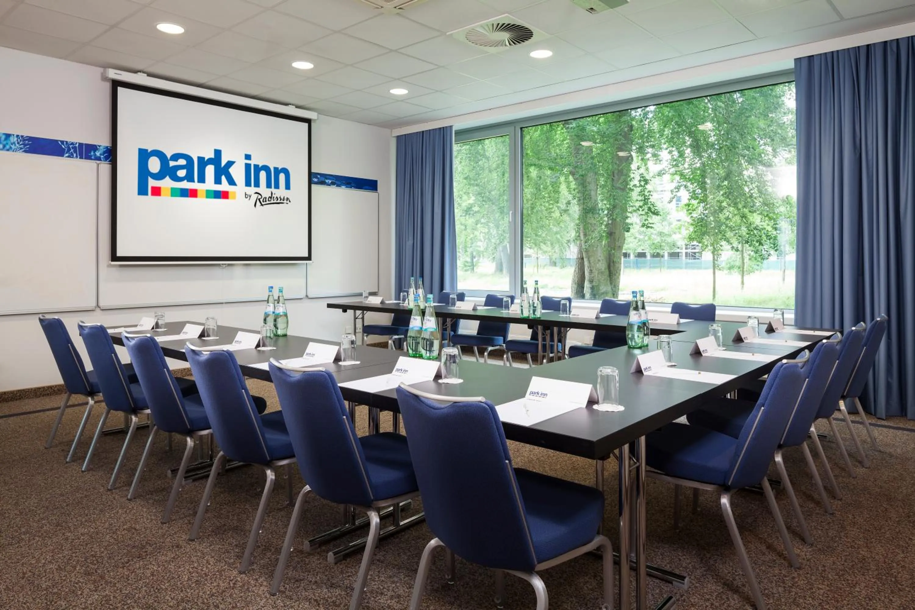 Business facilities in Park Inn by Radisson Frankfurt Airport
