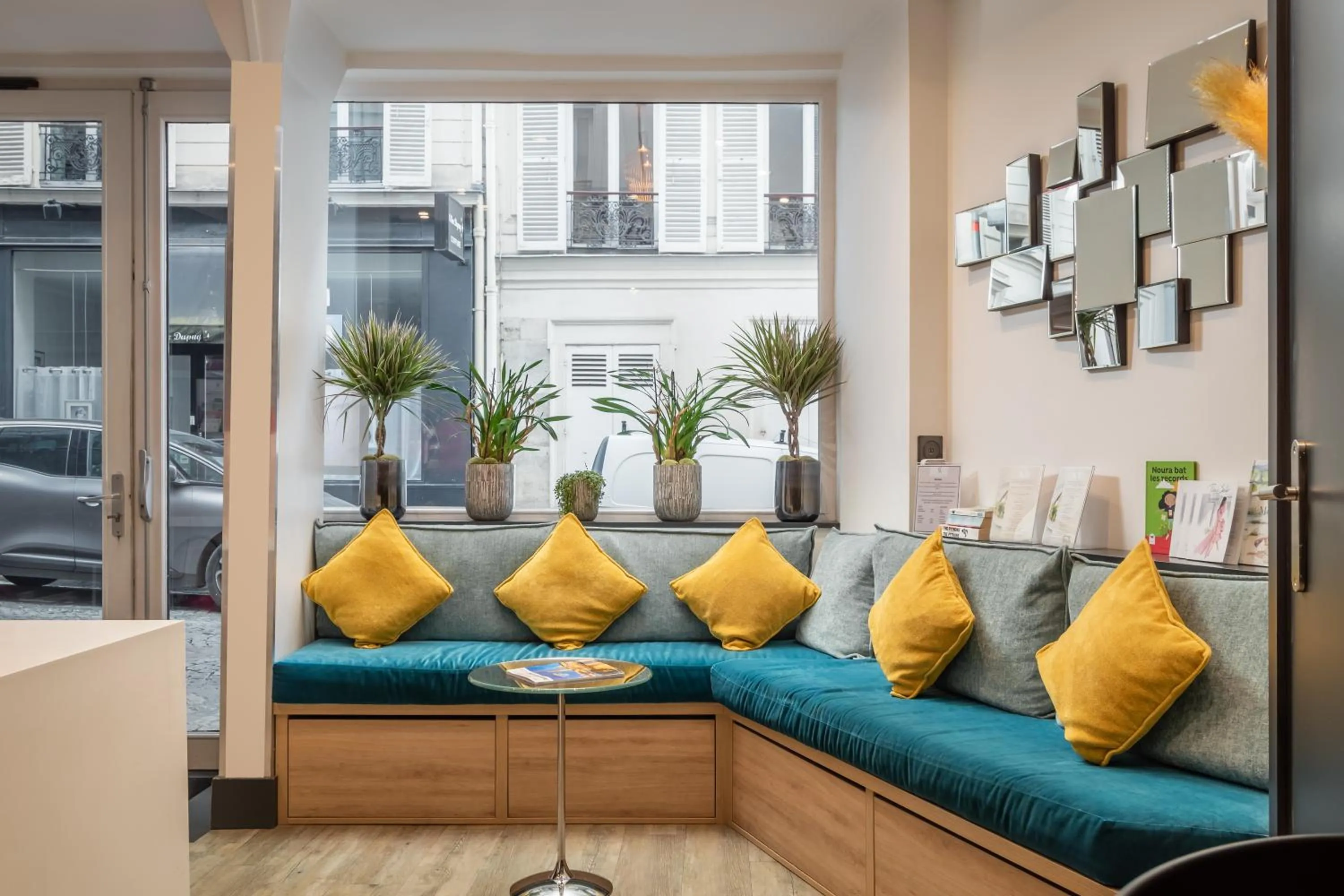 Living room in Arc De Triomphe