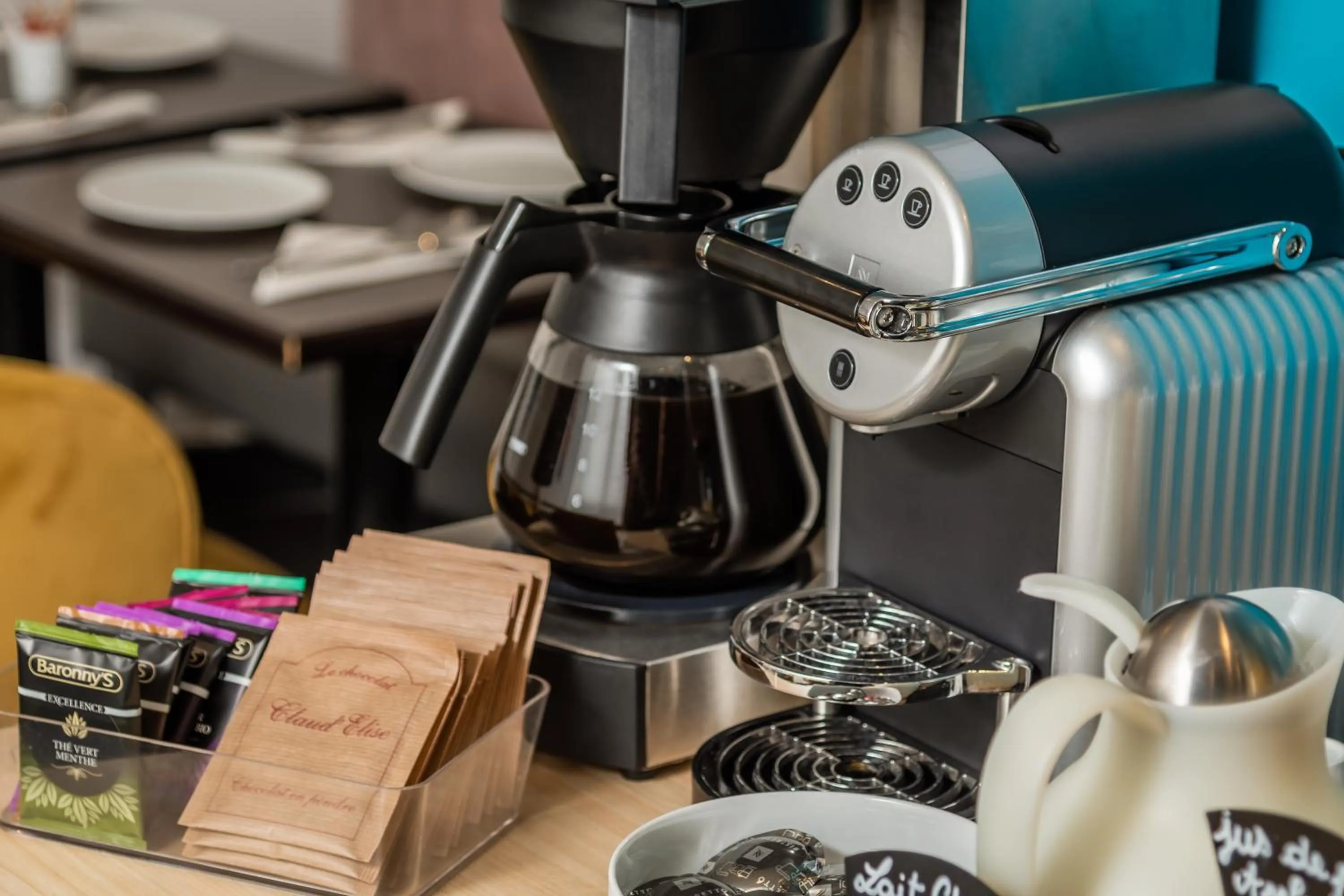Buffet breakfast in Arc De Triomphe