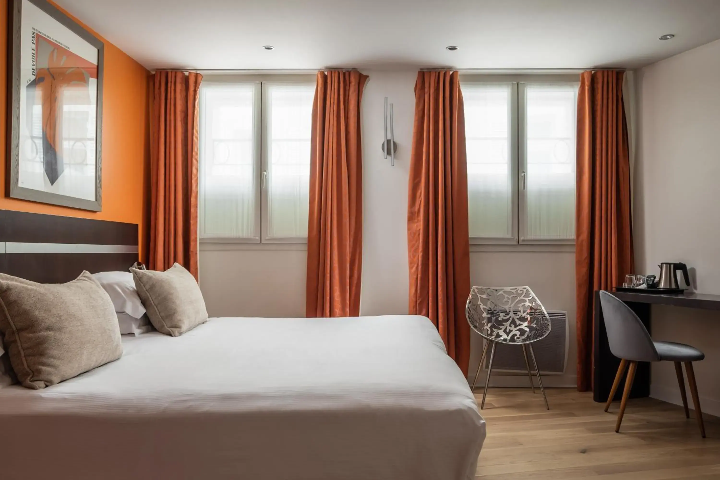 Bed in Arc De Triomphe Bed in Arc De Triomphe