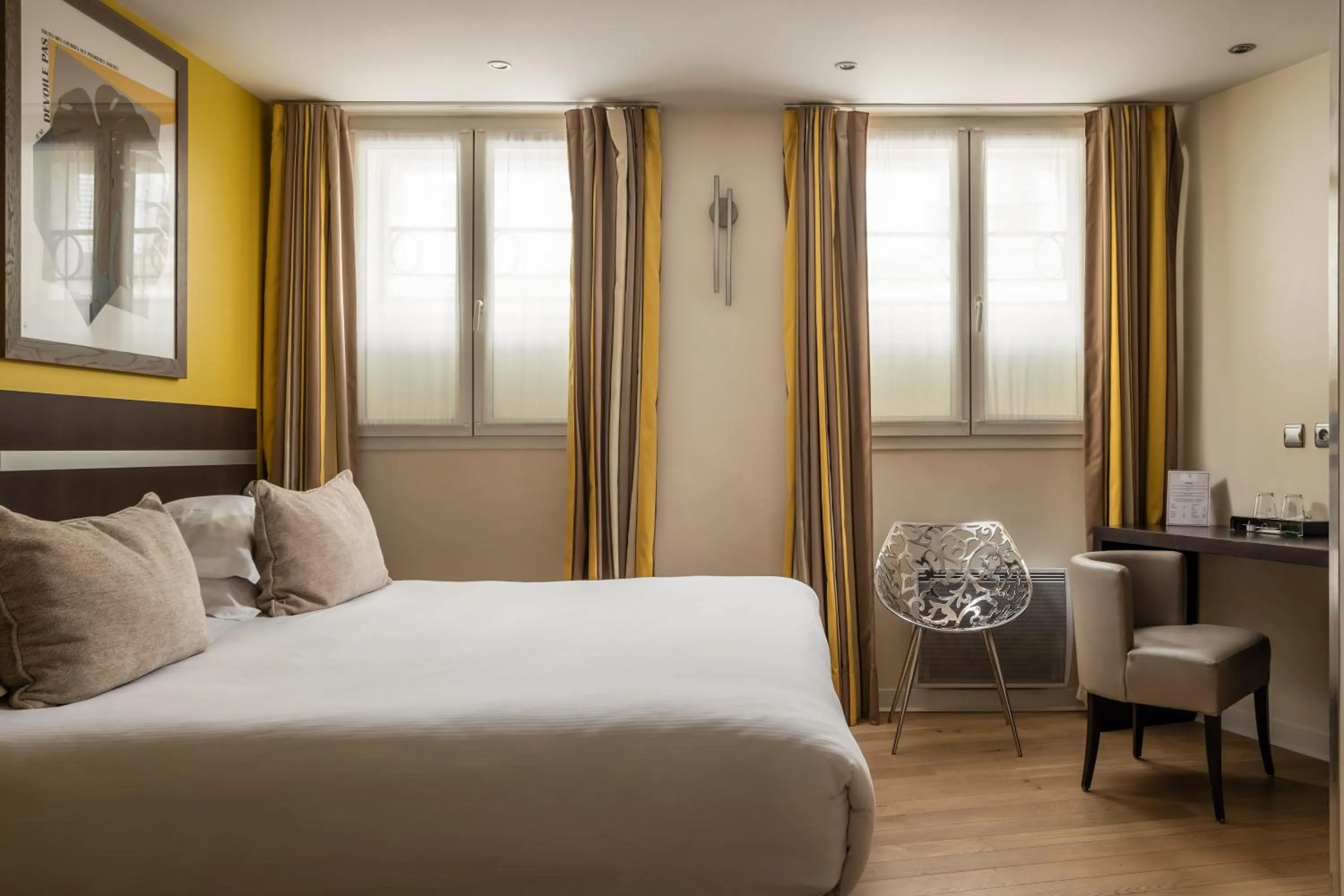 View (from property/room), Bed in Arc De Triomphe