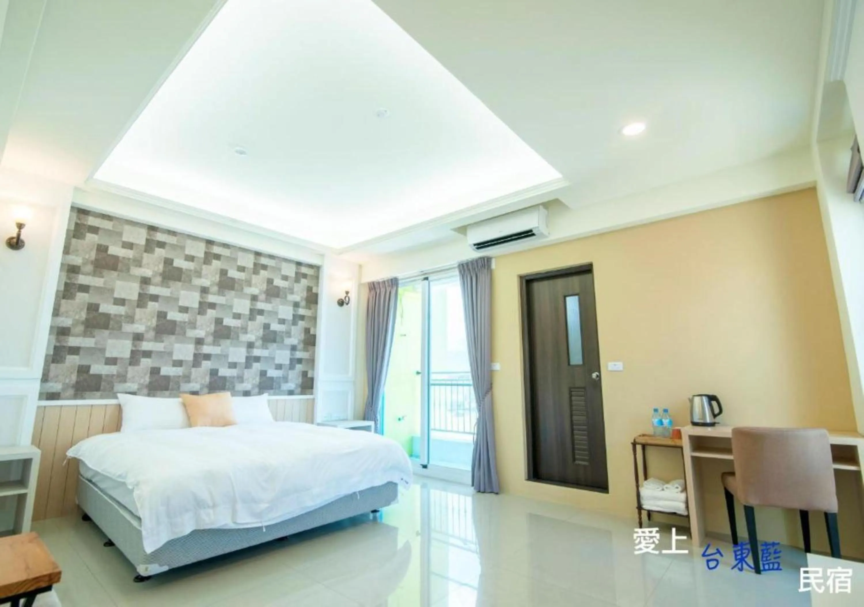 Photo of the whole room, Bed in Taitung Blue Elevator B&B