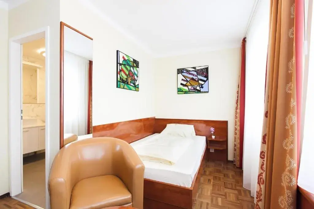 Single Room with Shower in Hotel am Berliner Platz Single Room with Shower in Hotel am Berliner Platz