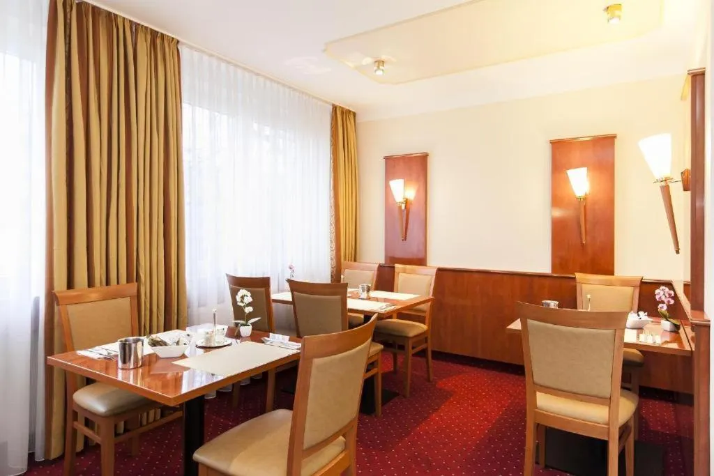 Dining area in Hotel am Berliner Platz