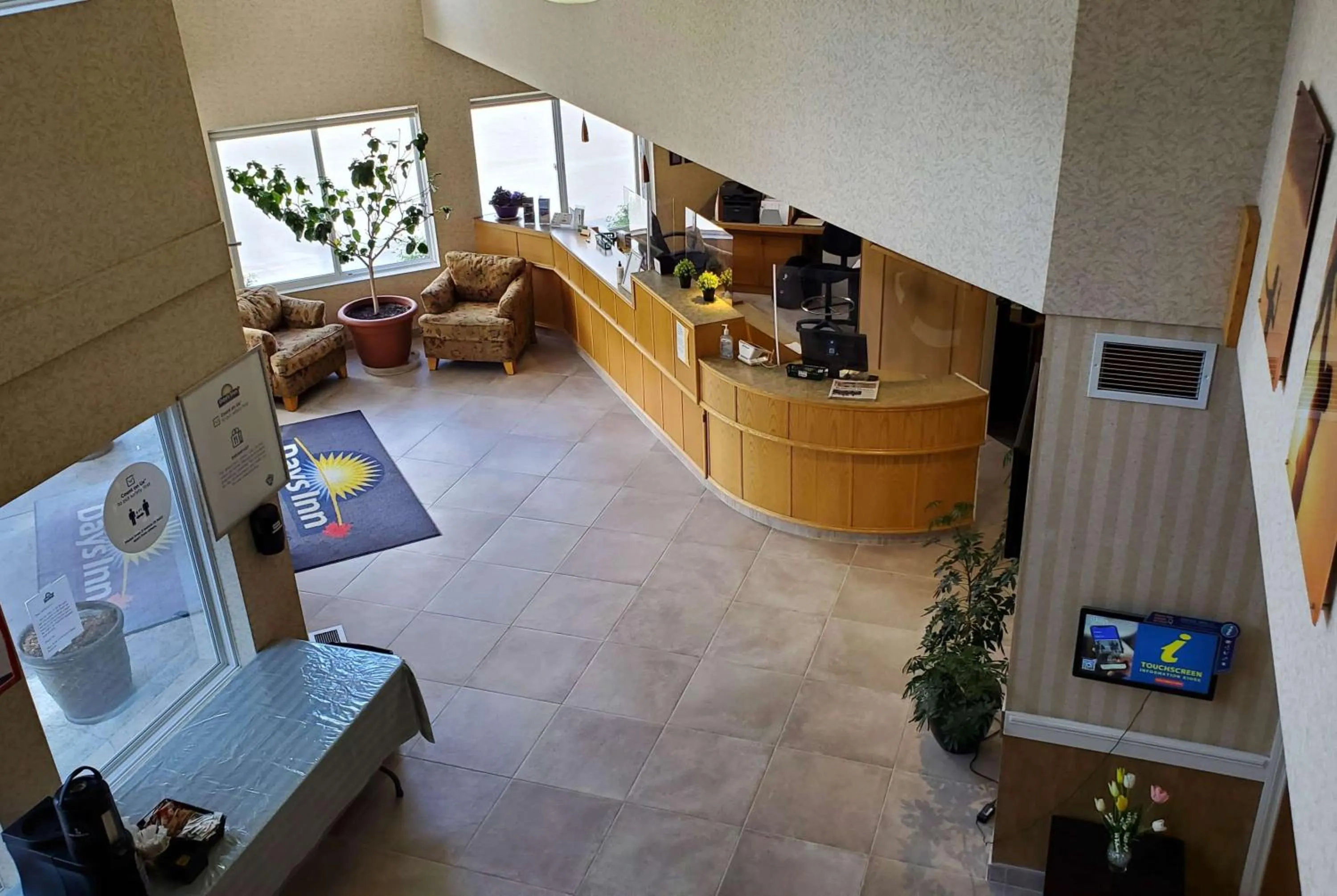 Lobby or reception in Days Inn by Wyndham Penticton Conference Centre