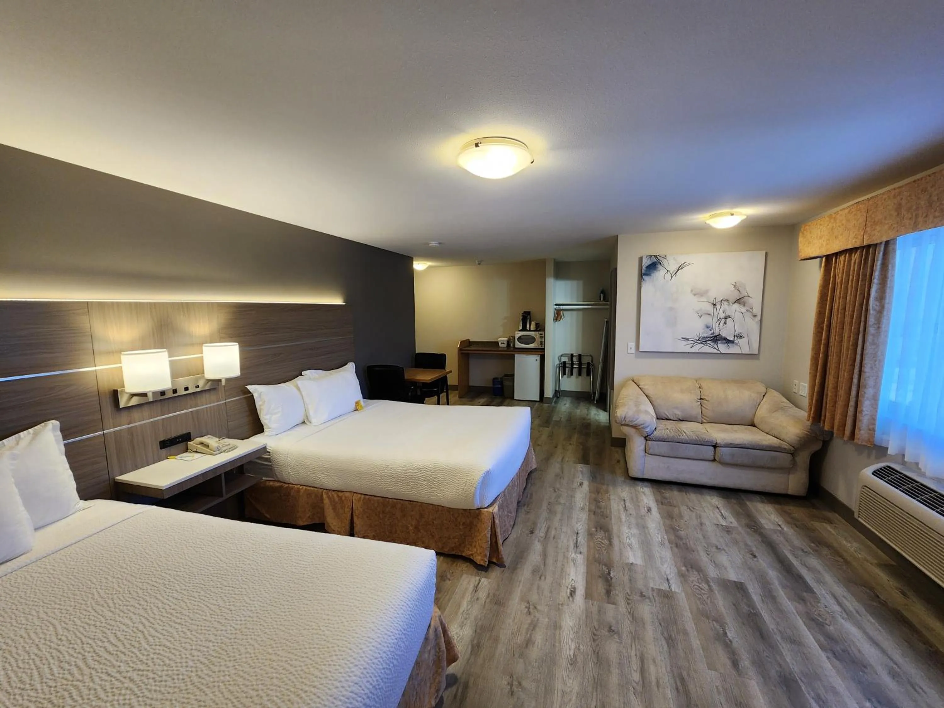 Bed in Days Inn by Wyndham Penticton Conference Centre