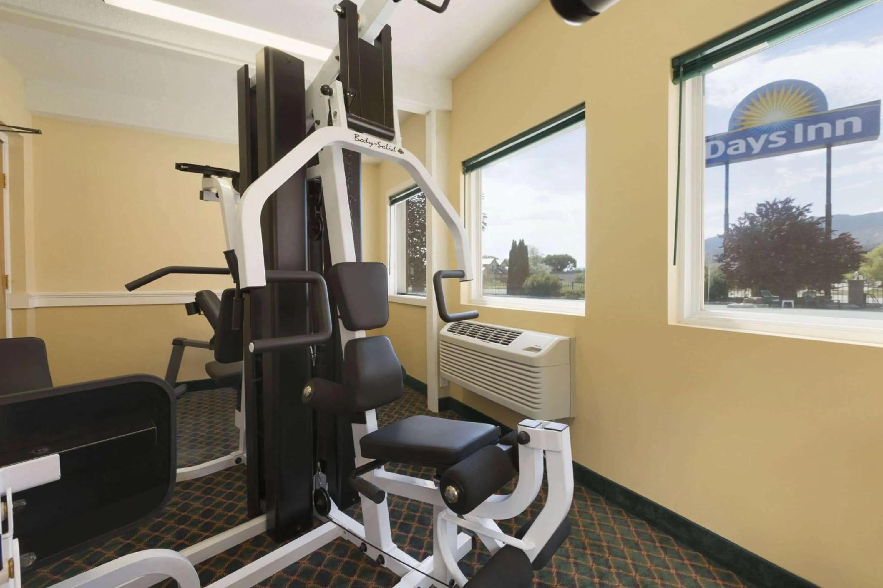 Fitness centre/facilities in Days Inn by Wyndham Penticton Conference Centre