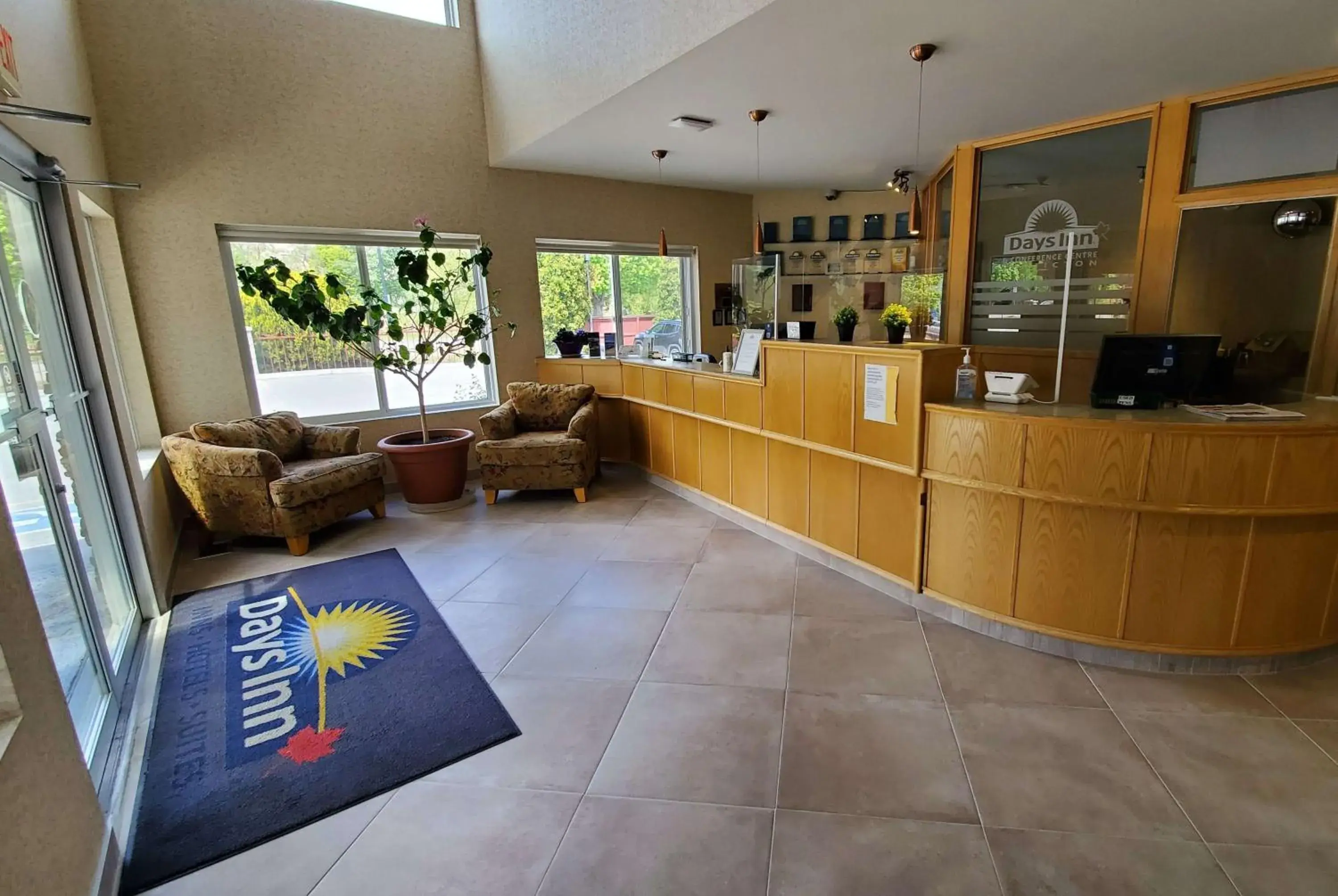 Lobby or reception in Days Inn by Wyndham Penticton Conference Centre Lobby or reception in Days Inn by Wyndham Penticton Conference Centre