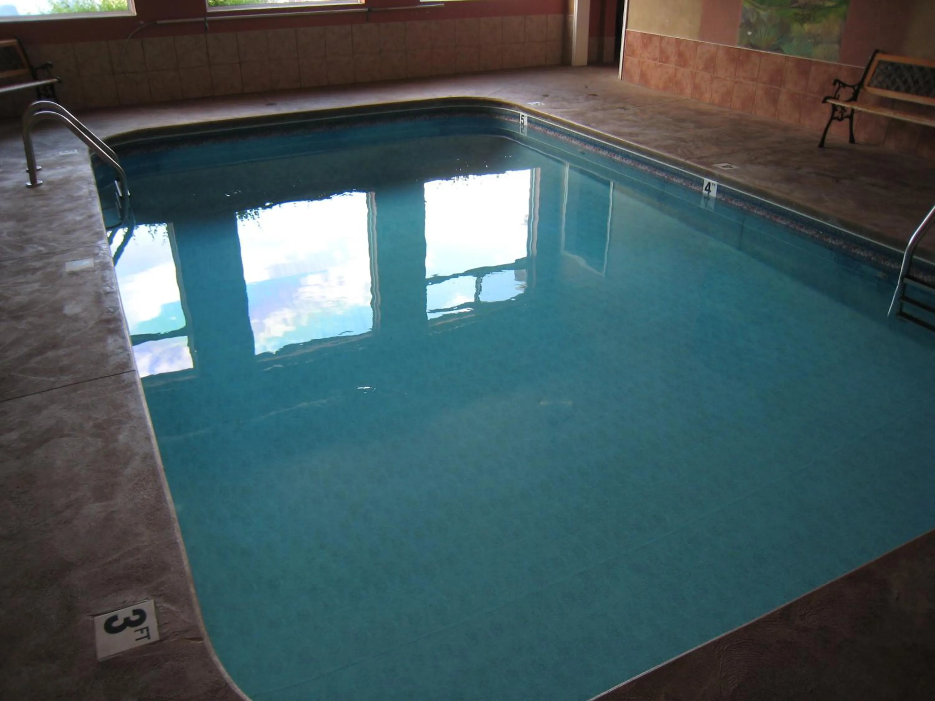 Swimming pool in Days Inn by Wyndham Penticton Conference Centre