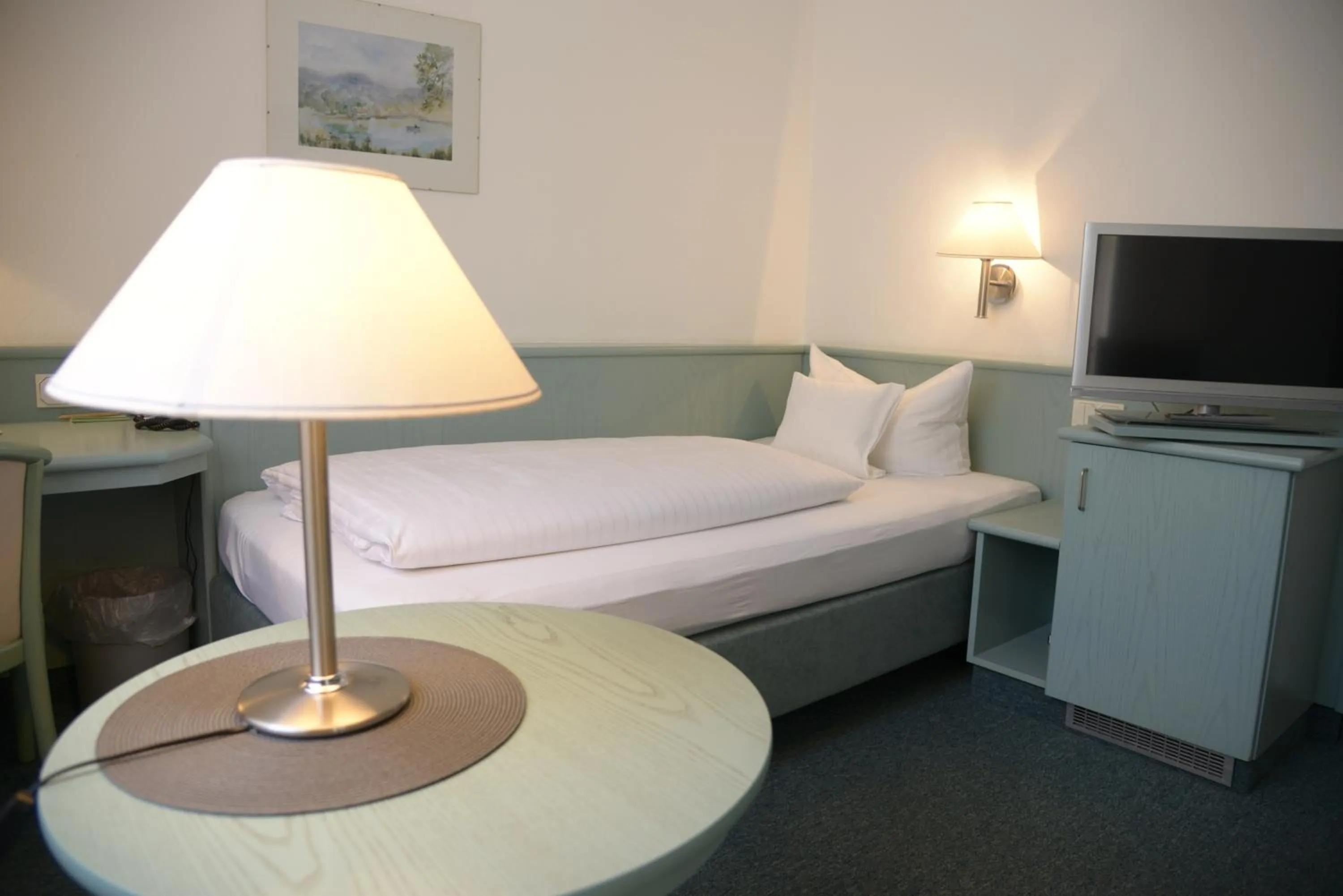 Bed in Hotel Till Eulenspiegel - Nichtrauchhotel - Garni