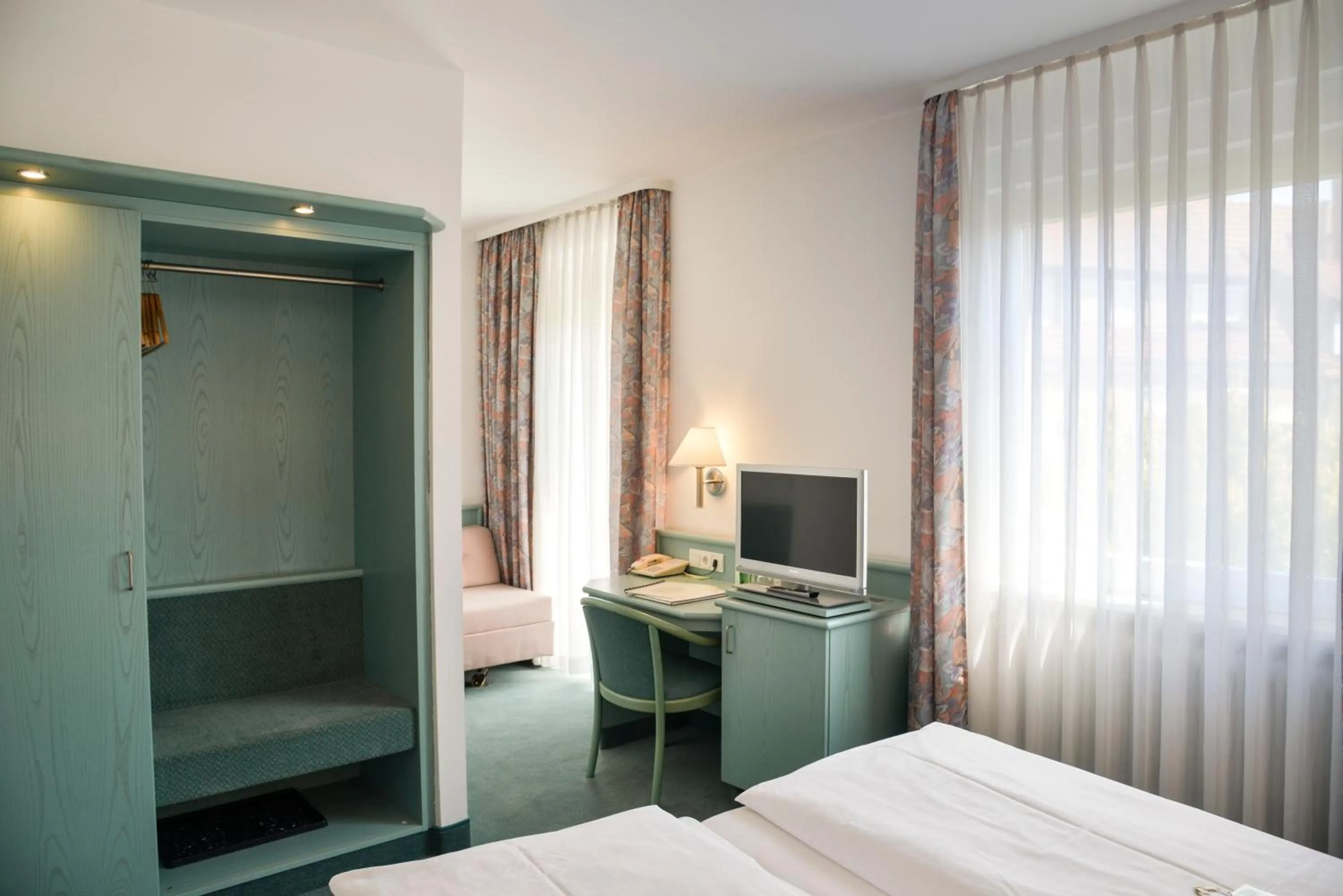 Bed in Hotel Till Eulenspiegel - Nichtrauchhotel - Garni