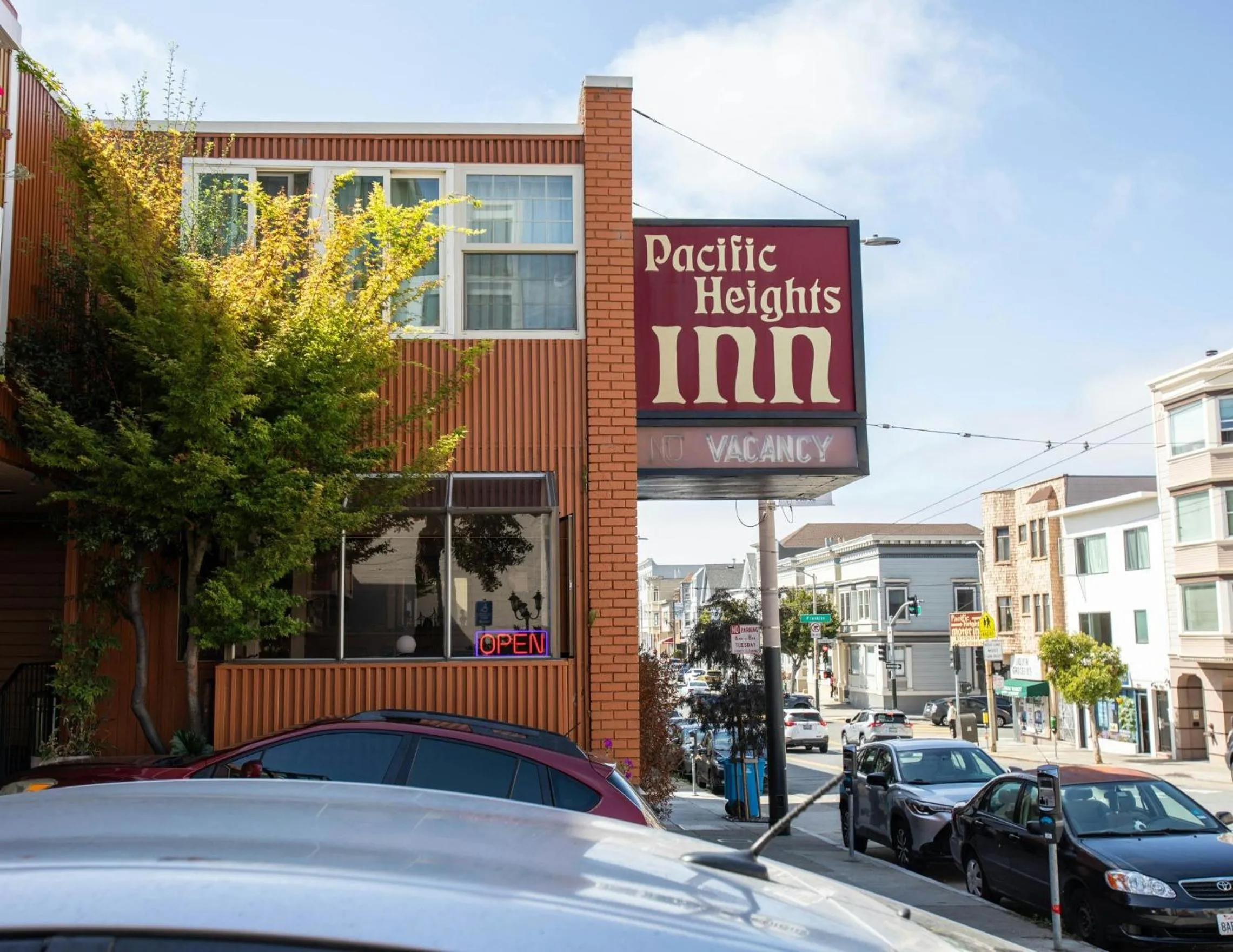 Property building in Pacific Heights Inn