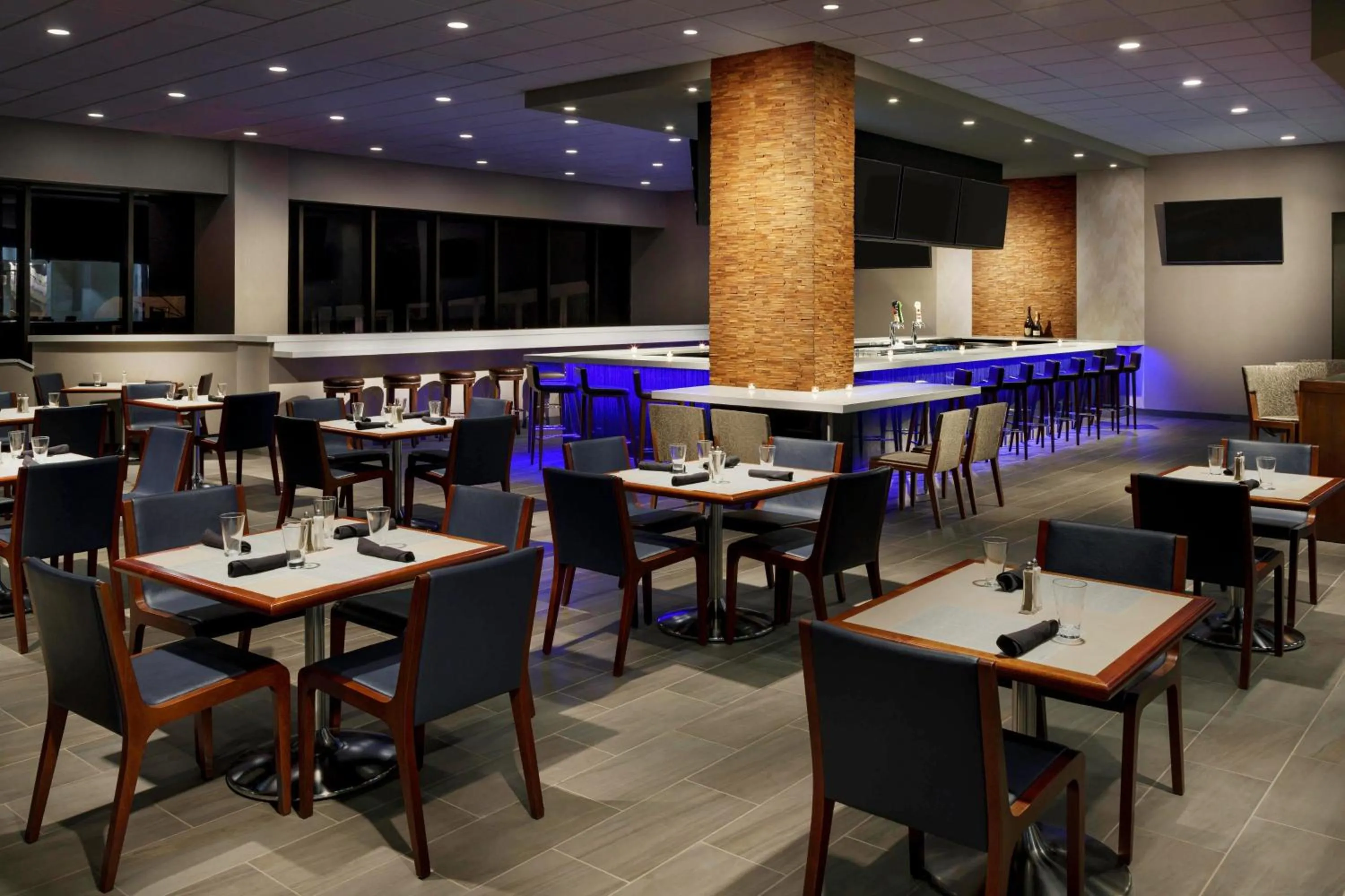 Restaurant/places to eat in The Westin Chicago Northwest