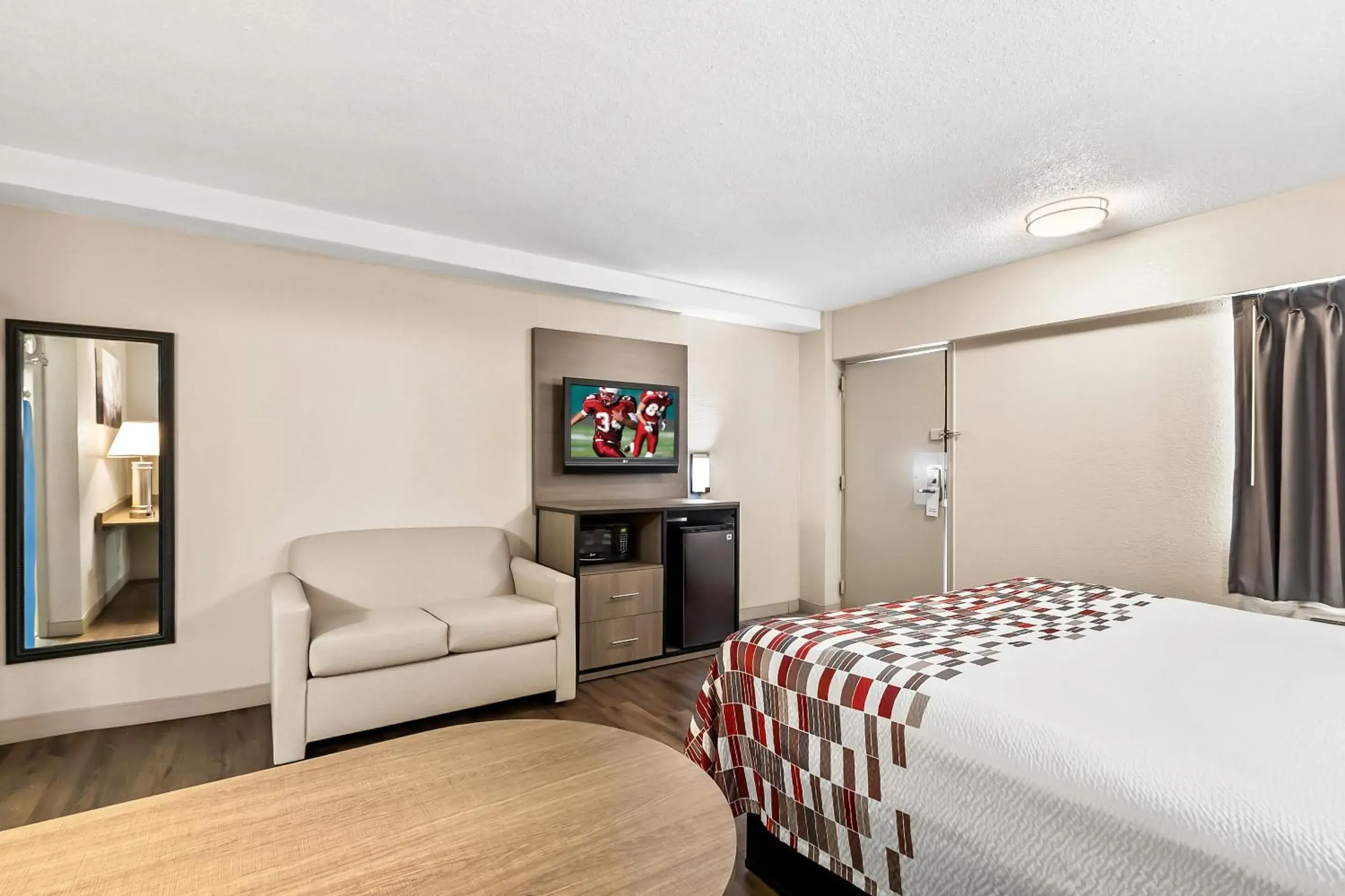 Bedroom, Bed in Red Roof Inn Washington, DC Bedroom, Bed in Red Roof Inn Washington, DC