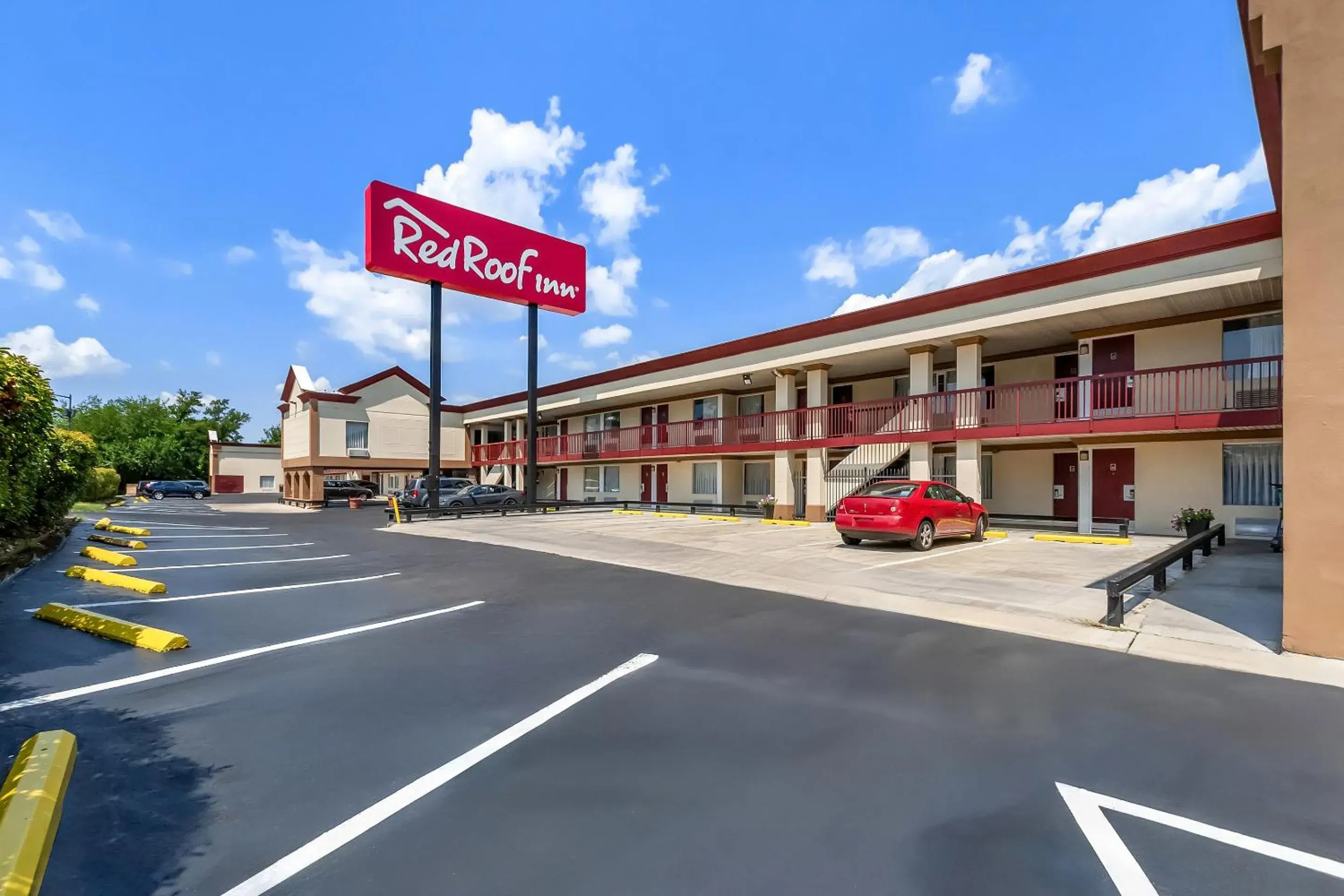 Property building in Red Roof Inn Washington, DC Property building in Red Roof Inn Washington, DC